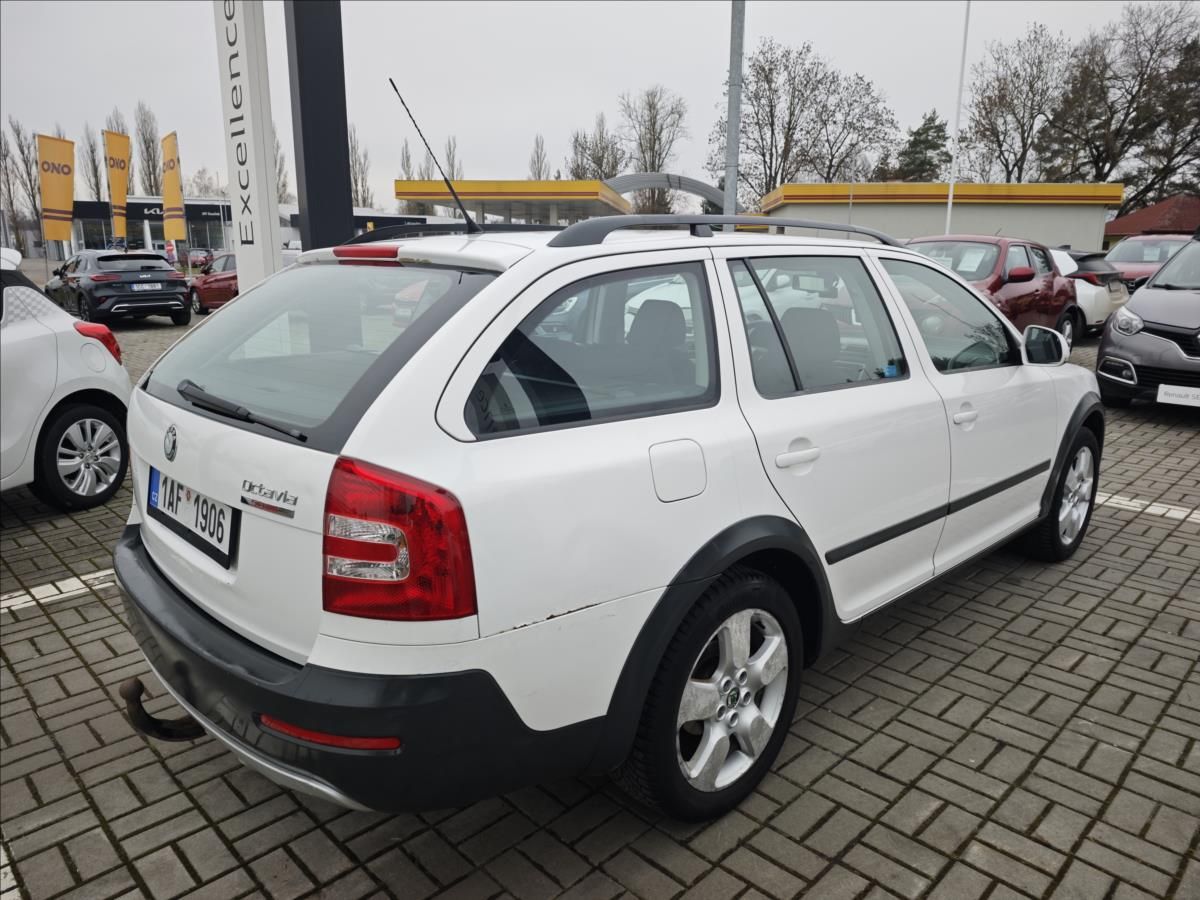 Škoda Octavia, 2,0 TDI  4x4 Combi Scout - fotka 6