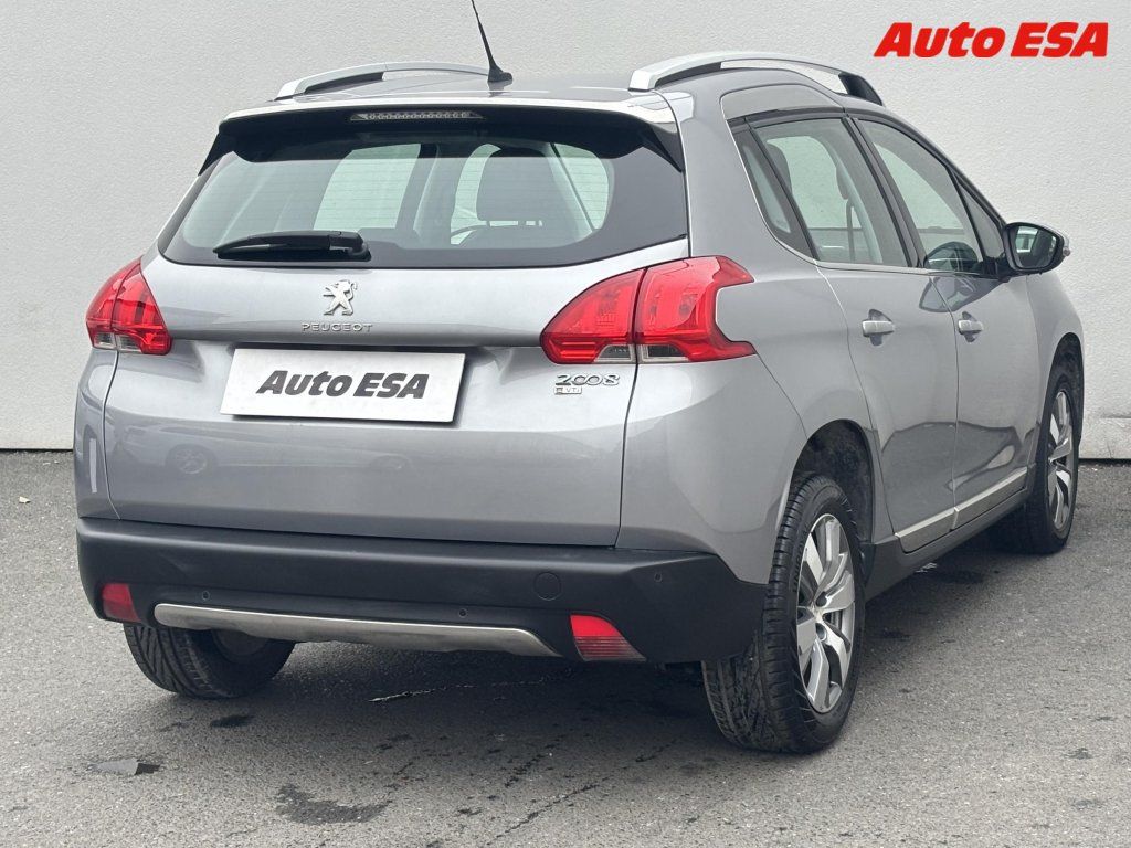 Peugeot 2008, 1.2 VTi,Allure,AT,navi - fotka 4