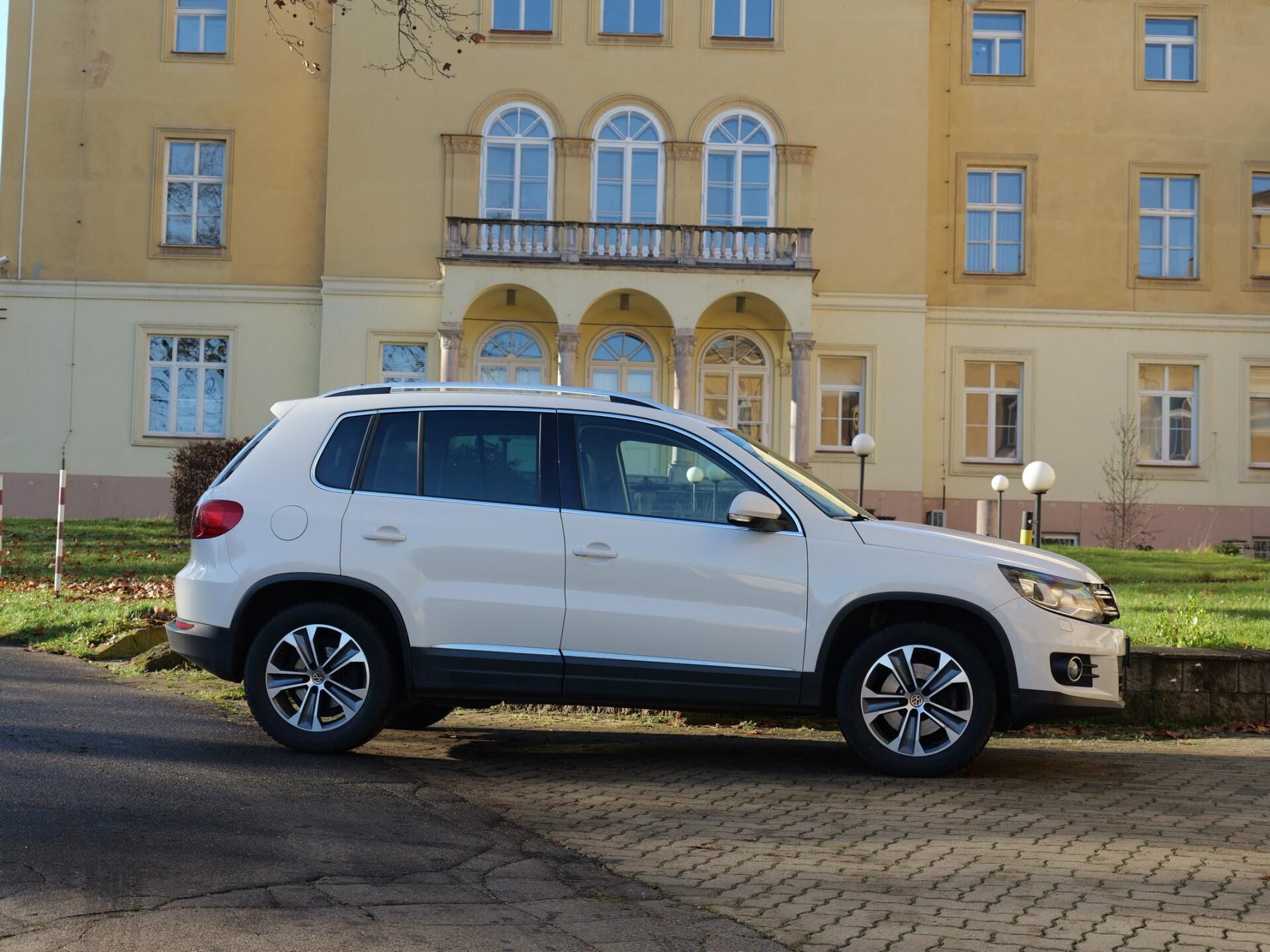 Volkswagen Tiguan, TDI 4MOTION Bi-Xenon Alcantara - fotka 5