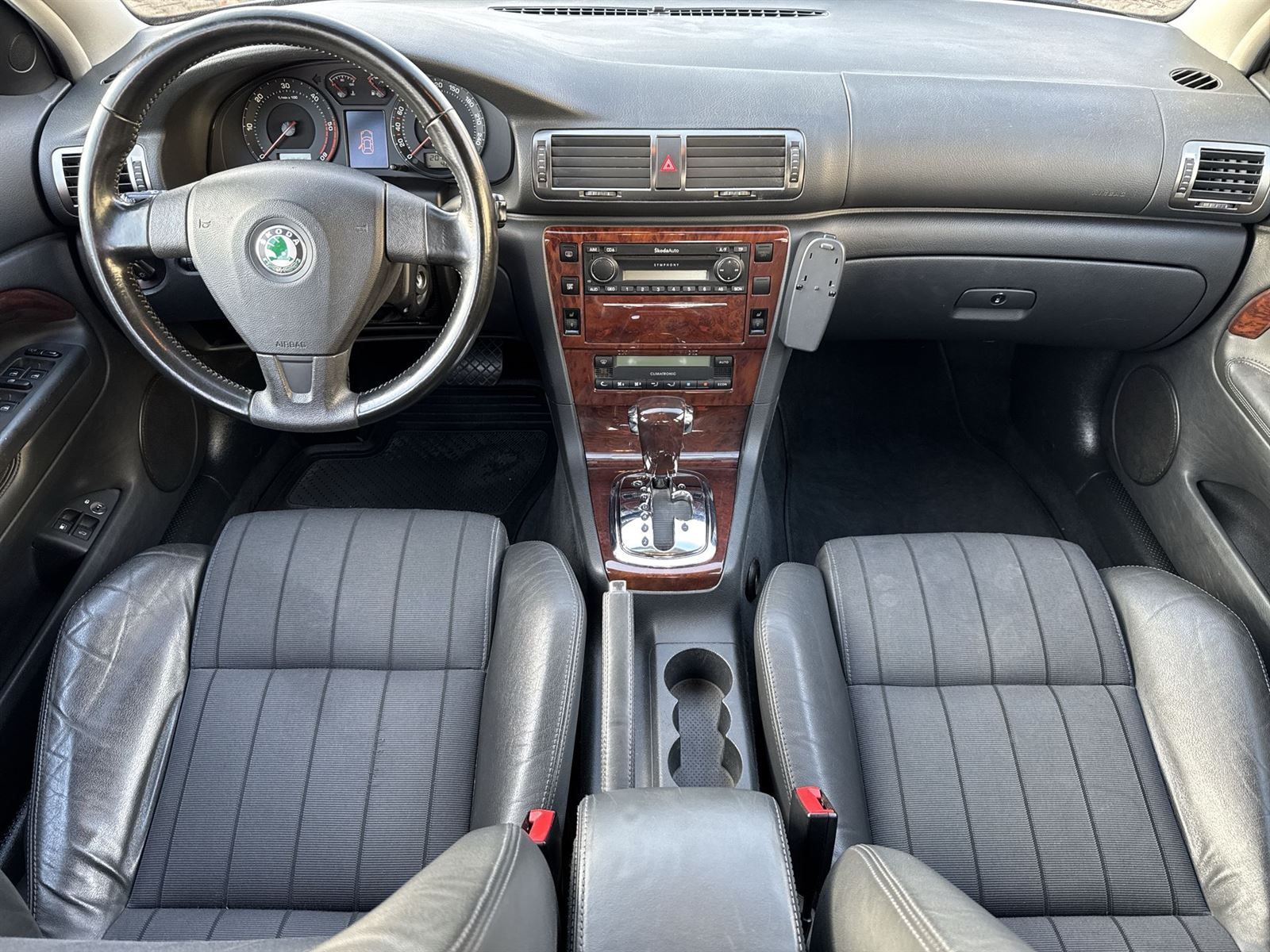 Škoda Superb, 2.5 TDI TipTronic Elegance - fotka 5