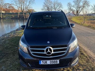 Mercedes-Benz V 220