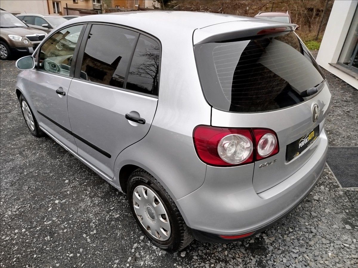 Volkswagen Golf Plus, 1,4 i 55kW, NÍZKÝ NÁJEZD - fotka 3