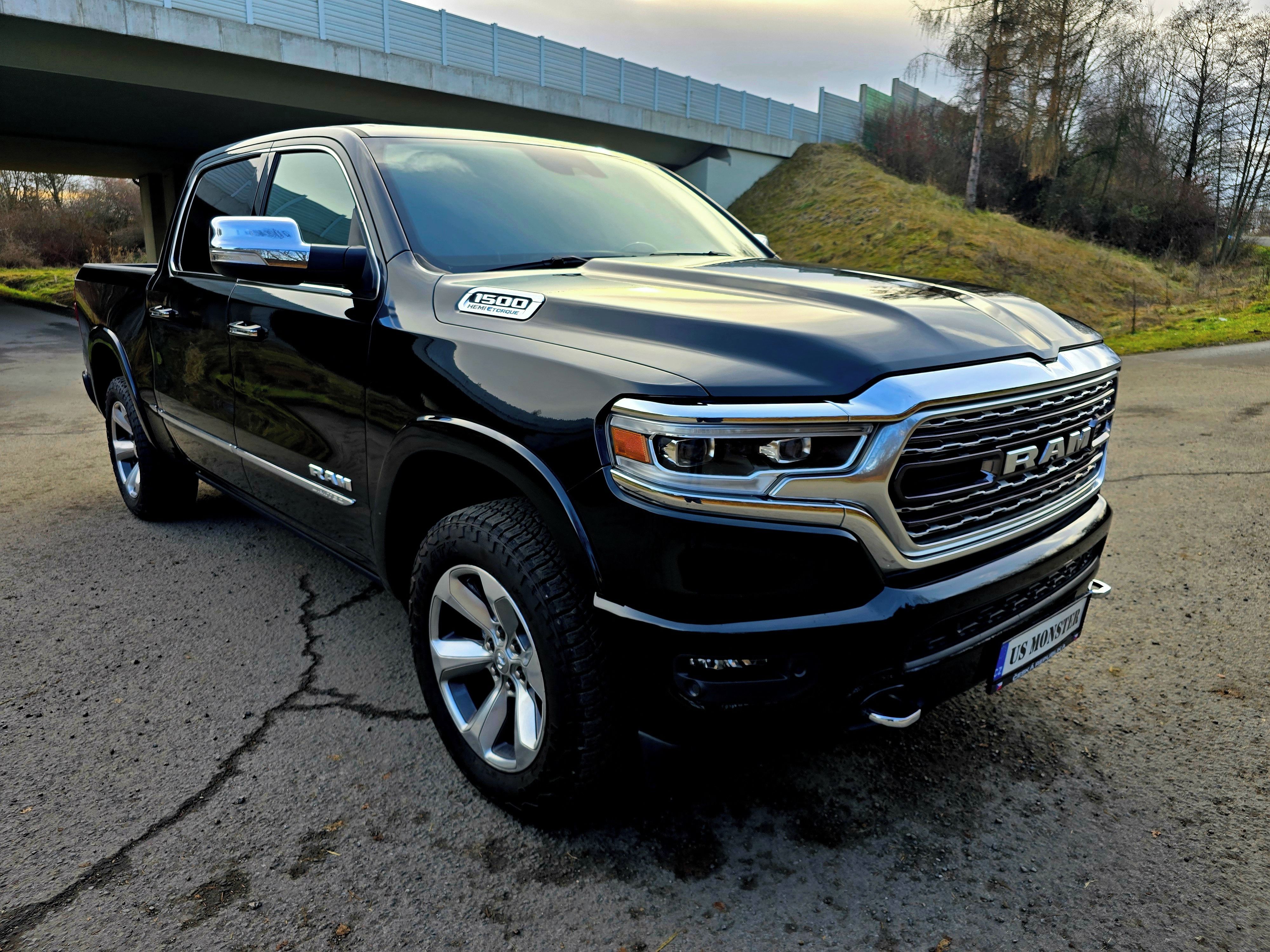 Dodge Ram, 5,7 Limited, DPH, NEBOURANÉ