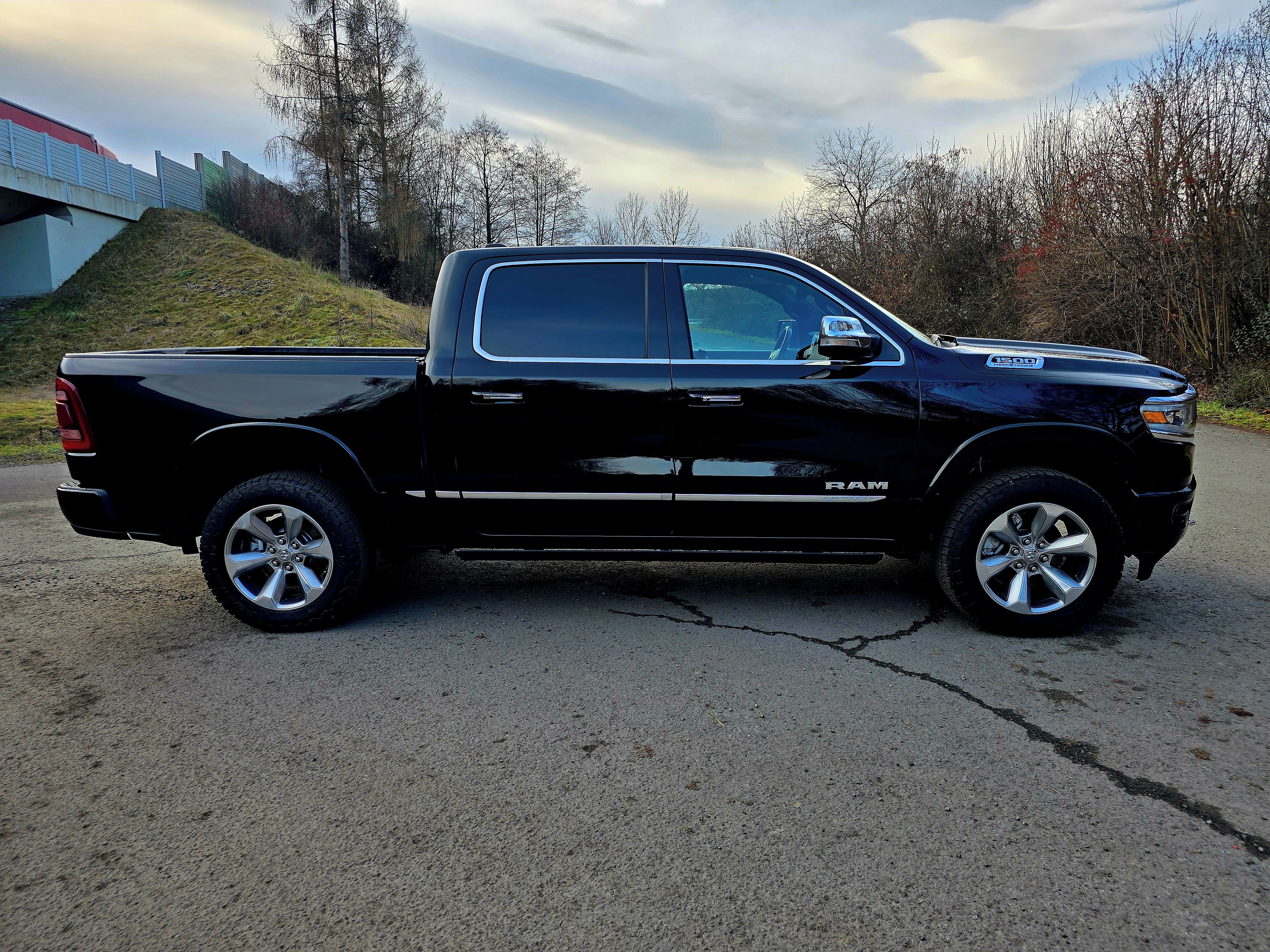 Dodge Ram, 5,7 Limited, DPH, NEBOURANÉ - fotka 2