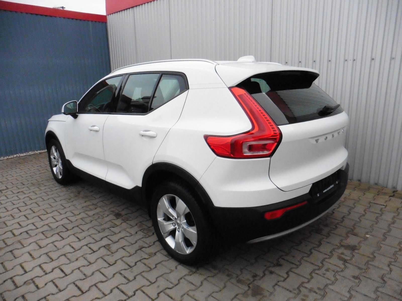 Volvo XC40, D3 Momentum PRO AWD A/T - fotka 3
