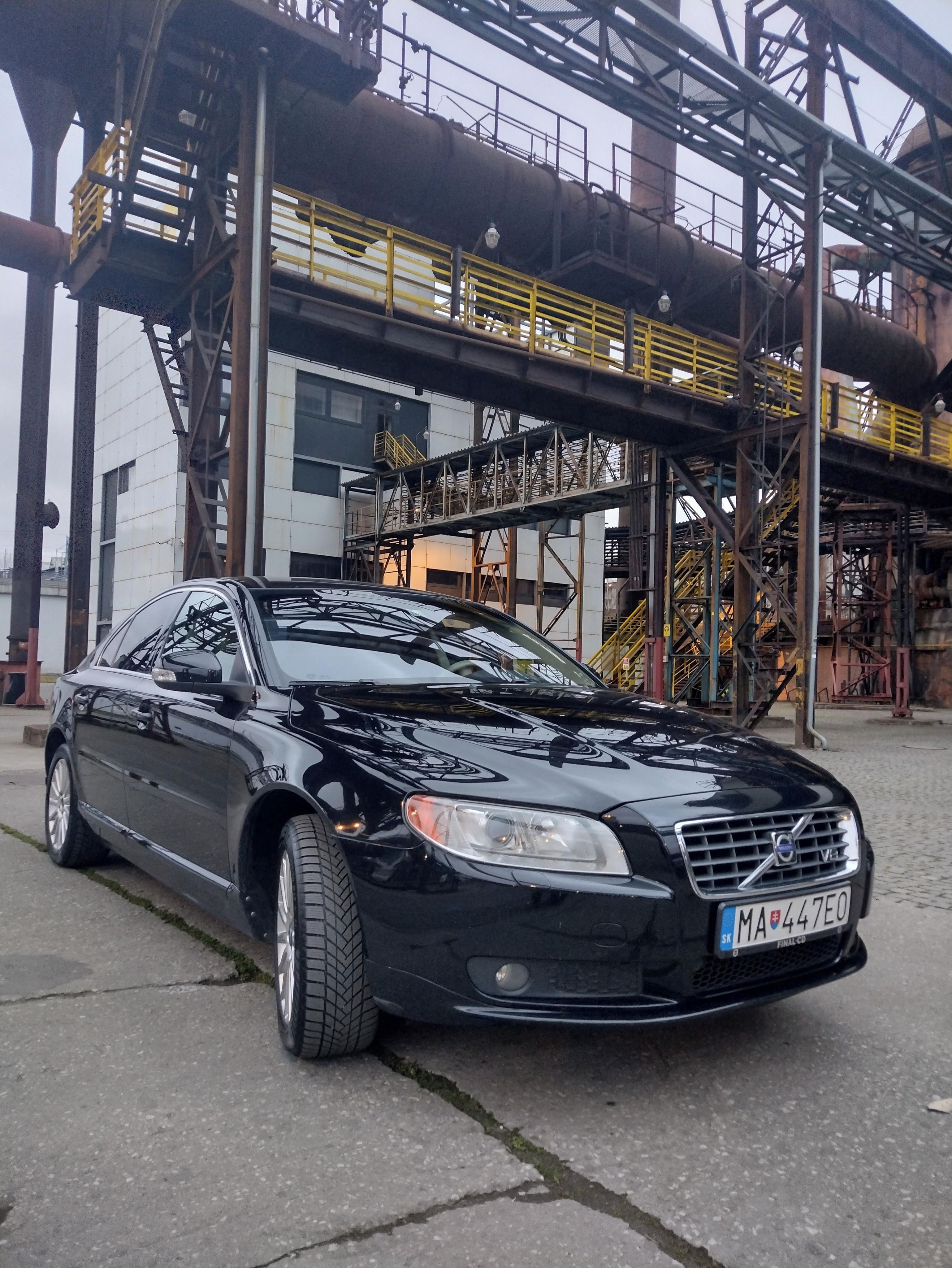 Volvo S80, 4.4 V8 AWD (4x4) - fotka 2