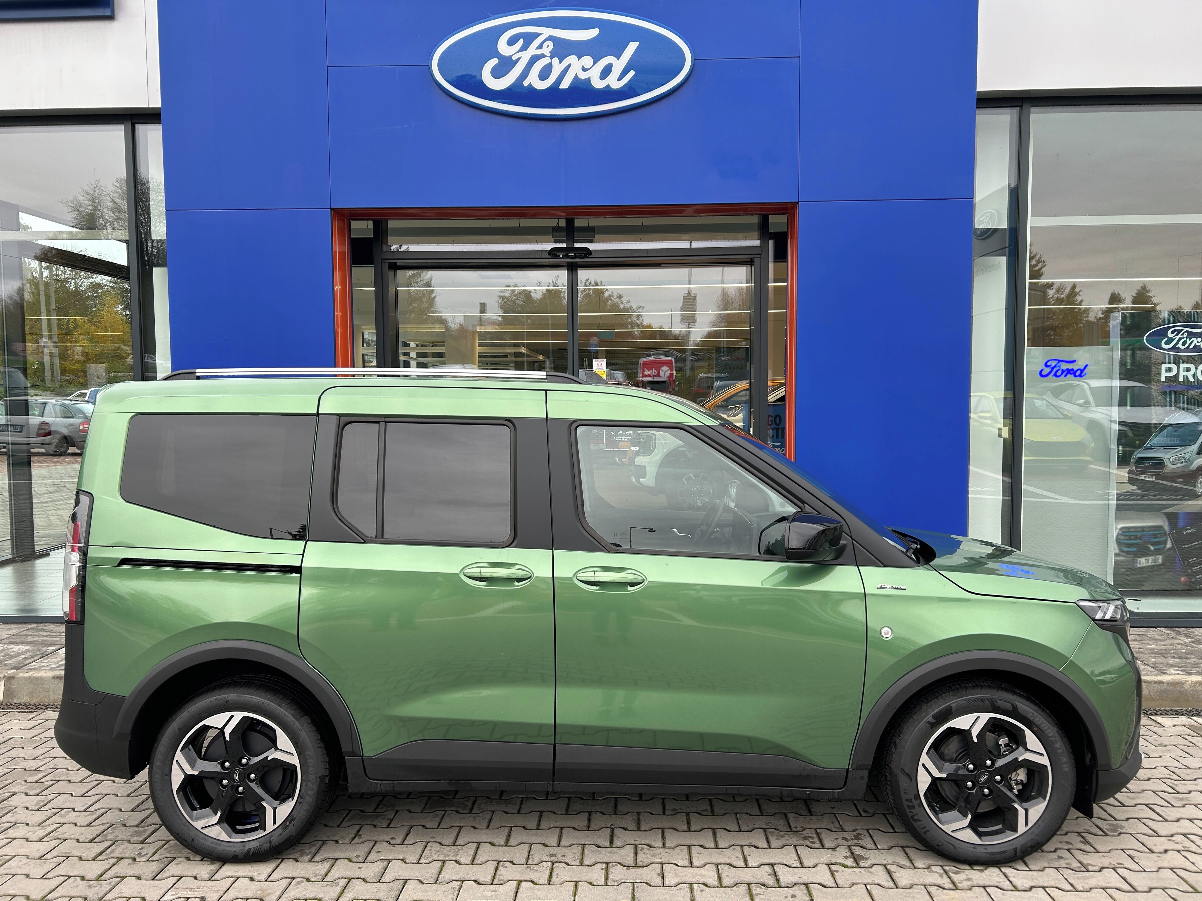 Ford Tourneo Courier, 43 kWh Elektromotor Trend L1 - fotka 3