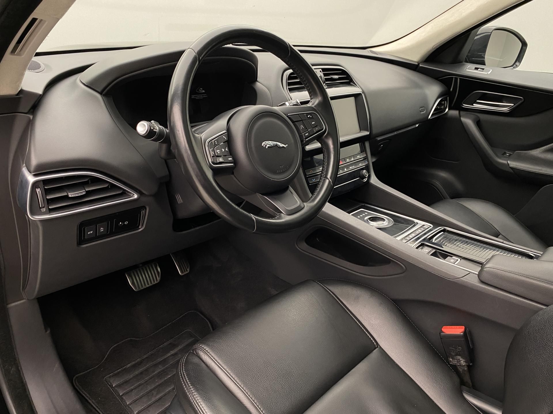 Jaguar F-Pace, 25t AWD AUT - fotka 4