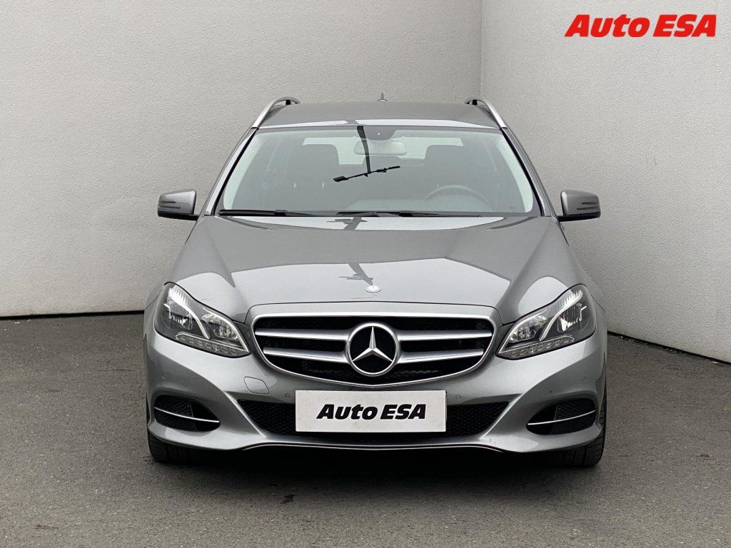 Mercedes-Benz Třídy E, 2.2 CDi E250 4Matic,AT - fotka 2