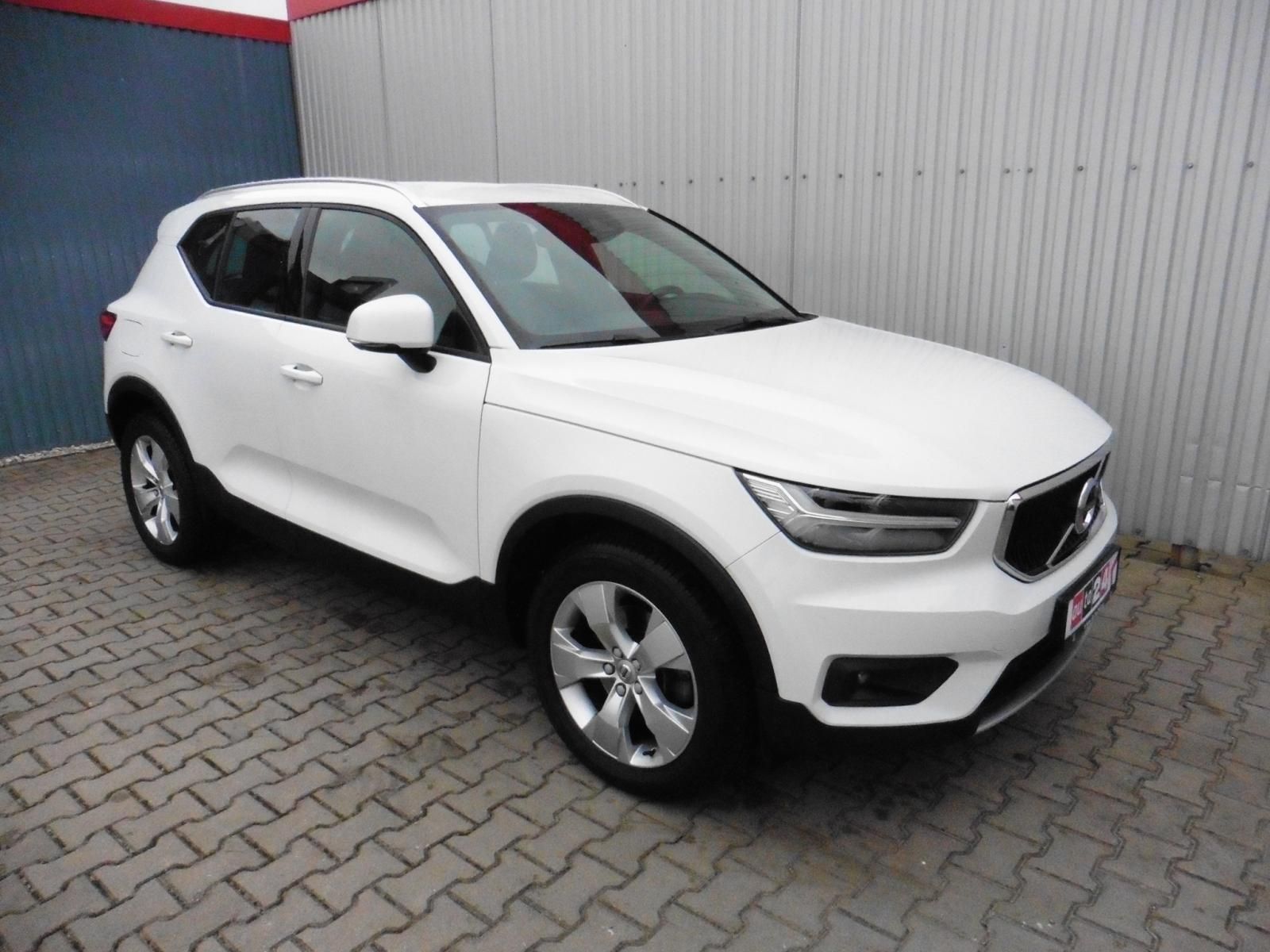 Volvo XC40, D3 Momentum PRO AWD A/T - fotka 2