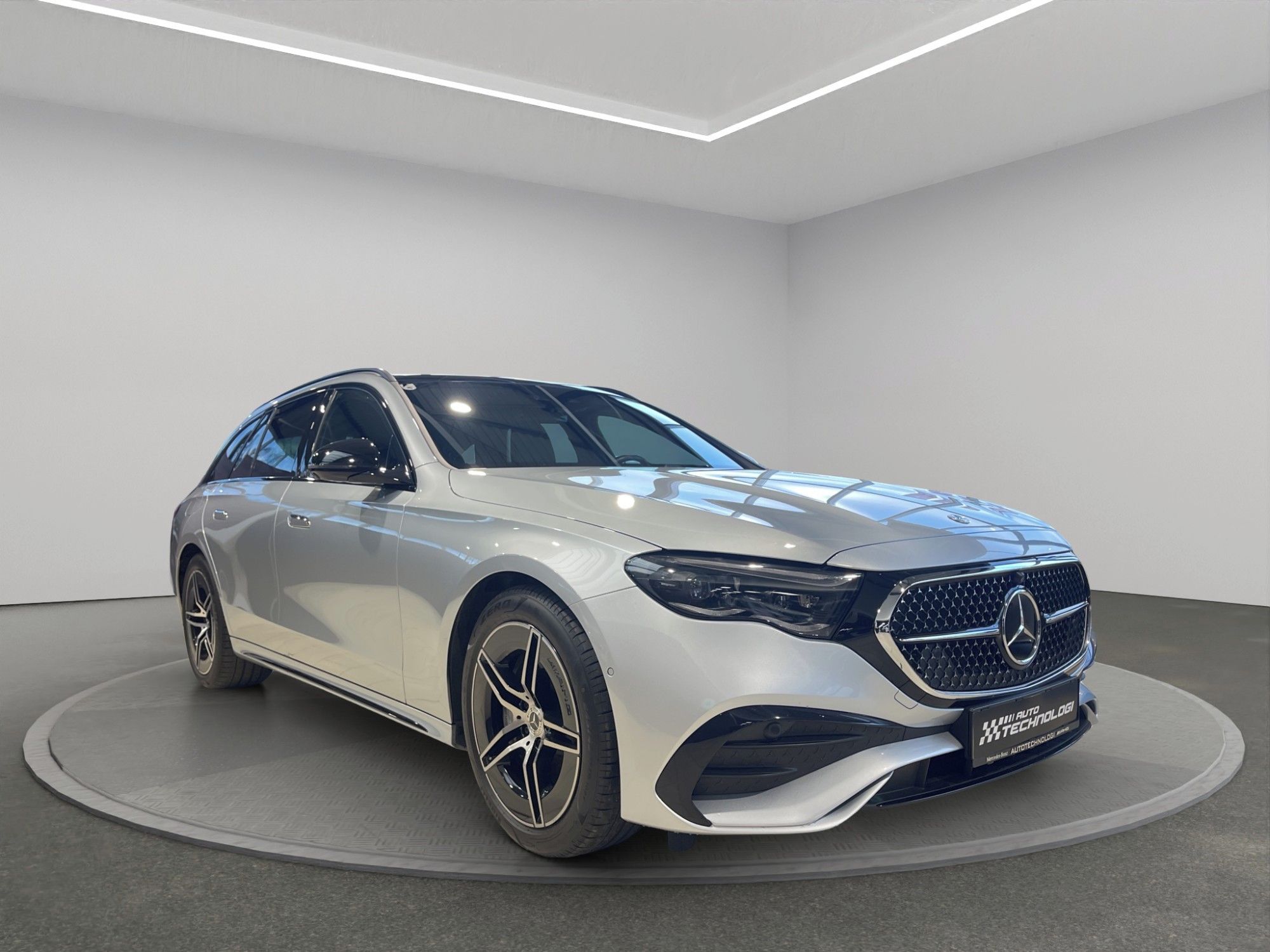 Mercedes-Benz Třídy E, 300 de 4MATIC kombi - fotka 3