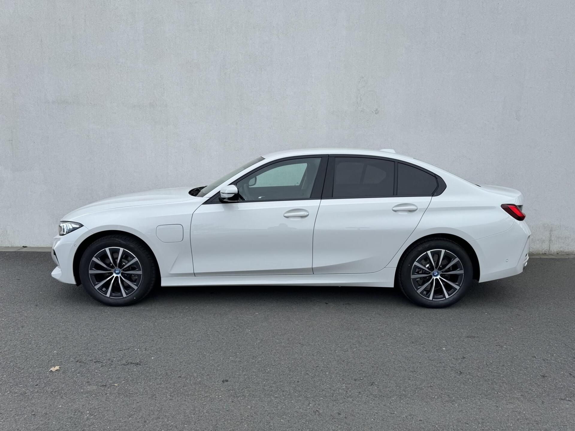 BMW Řada 3, 330e xDrive Sedan Tažné - fotka 4