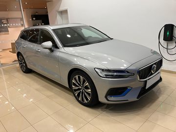 T8 AWD Recharge Plus REZERVACE