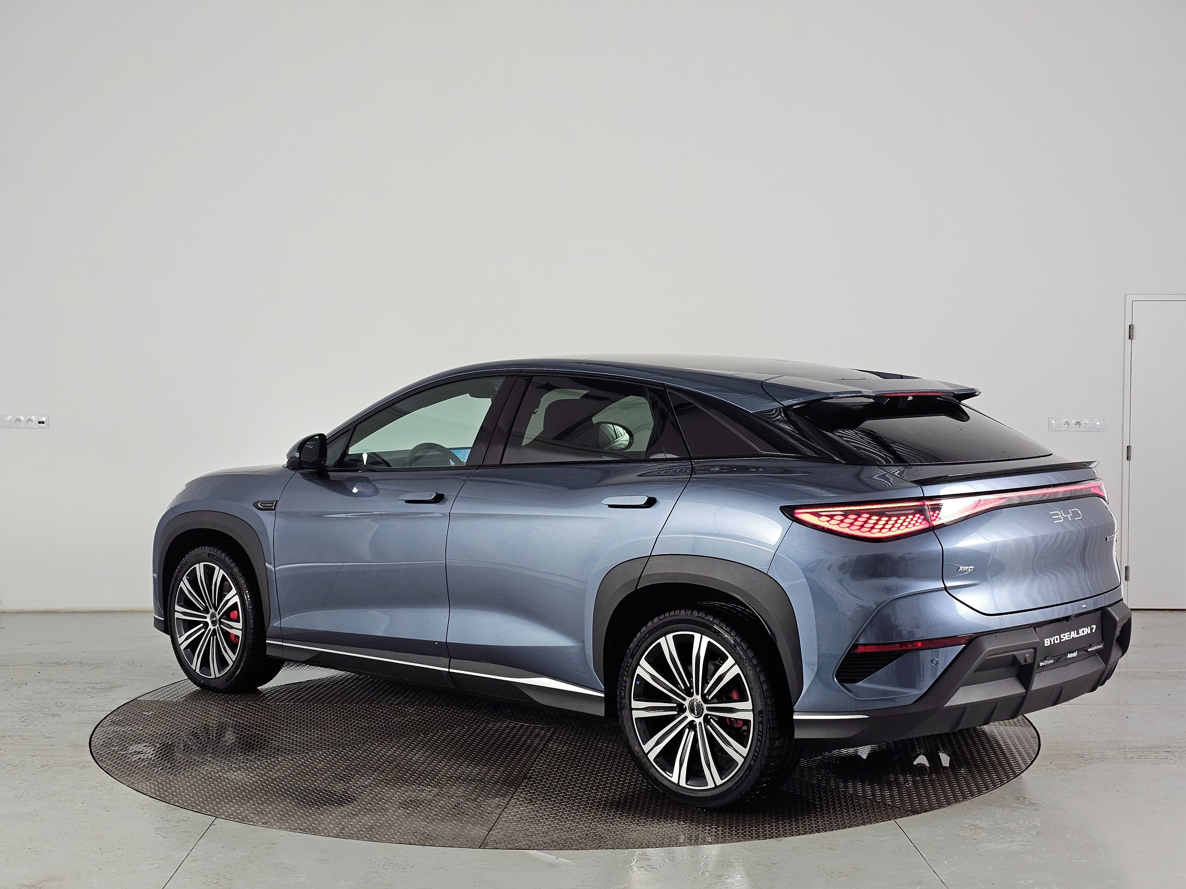 BYD Sealion 7, 530 k Design 82,5kWh AWD - fotka 3