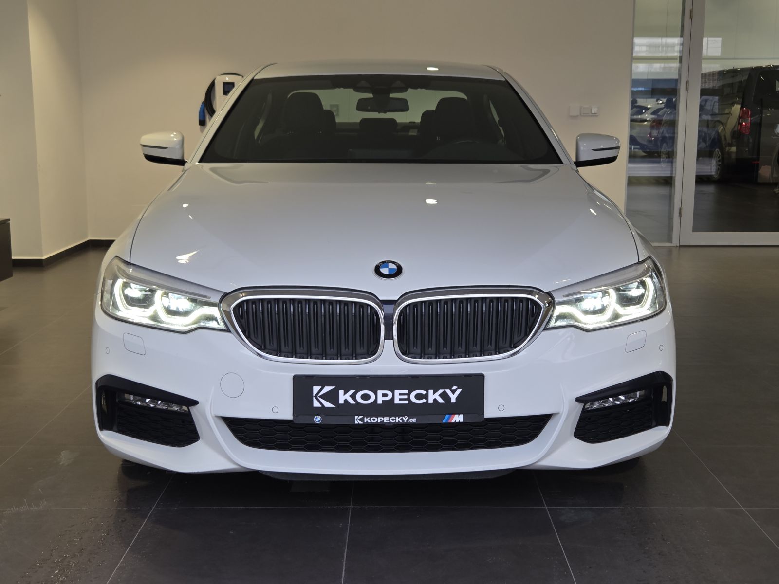 BMW Řada 5, 530d xDrive M Sport - fotka 2
