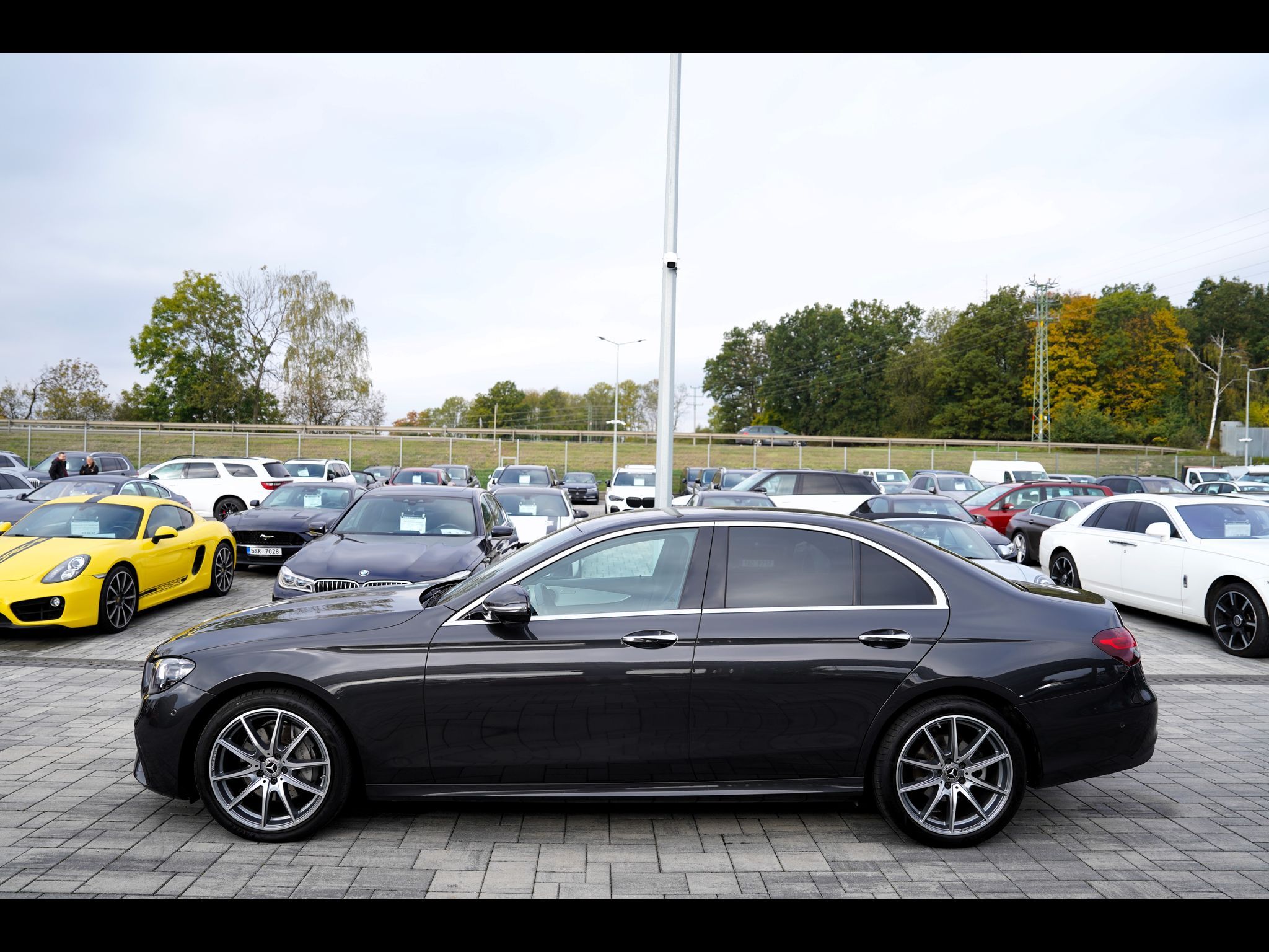 Mercedes-Benz Třídy E, E 200 4Matic AMG/LED/360/ČR - fotka 3