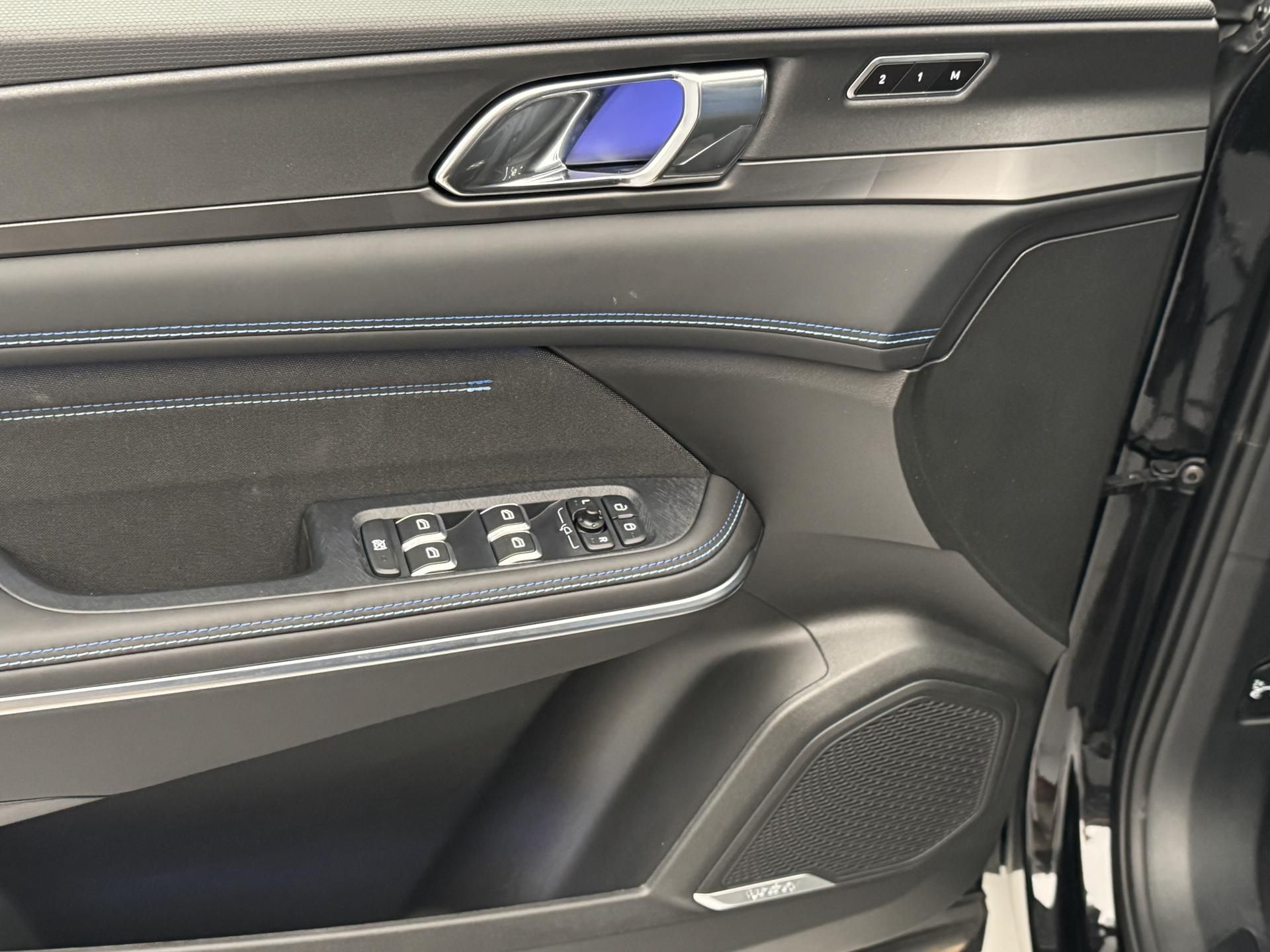 Lynk & Co 01, PHEV DCT AUT 1.maj - fotka 6