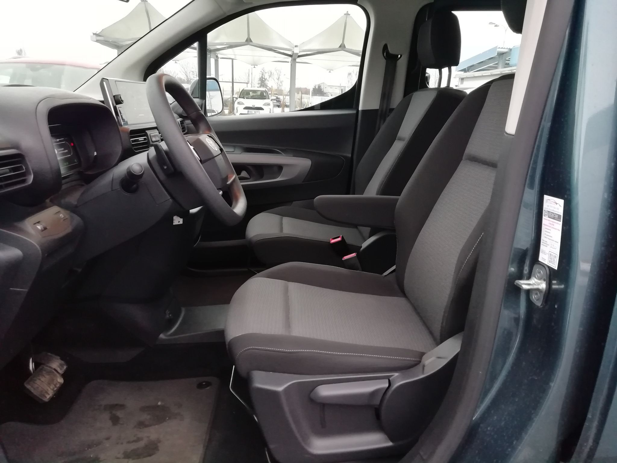 Toyota Proace City Verso, 1,5 D-4D L2 A/T Business - fotka 6