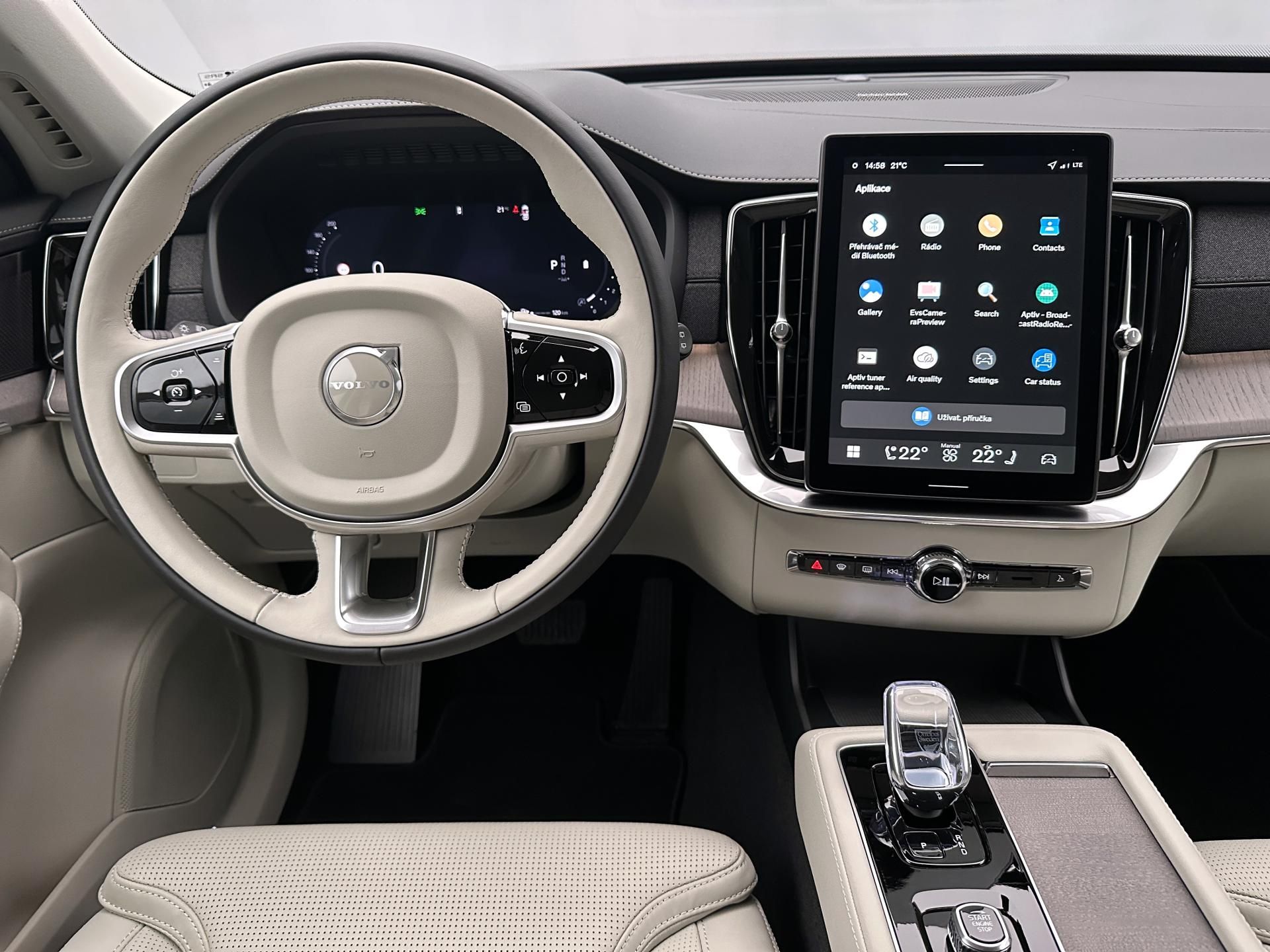 Volvo XC90, B5 AWD AUT DARK PLUS 7 míst - fotka 4