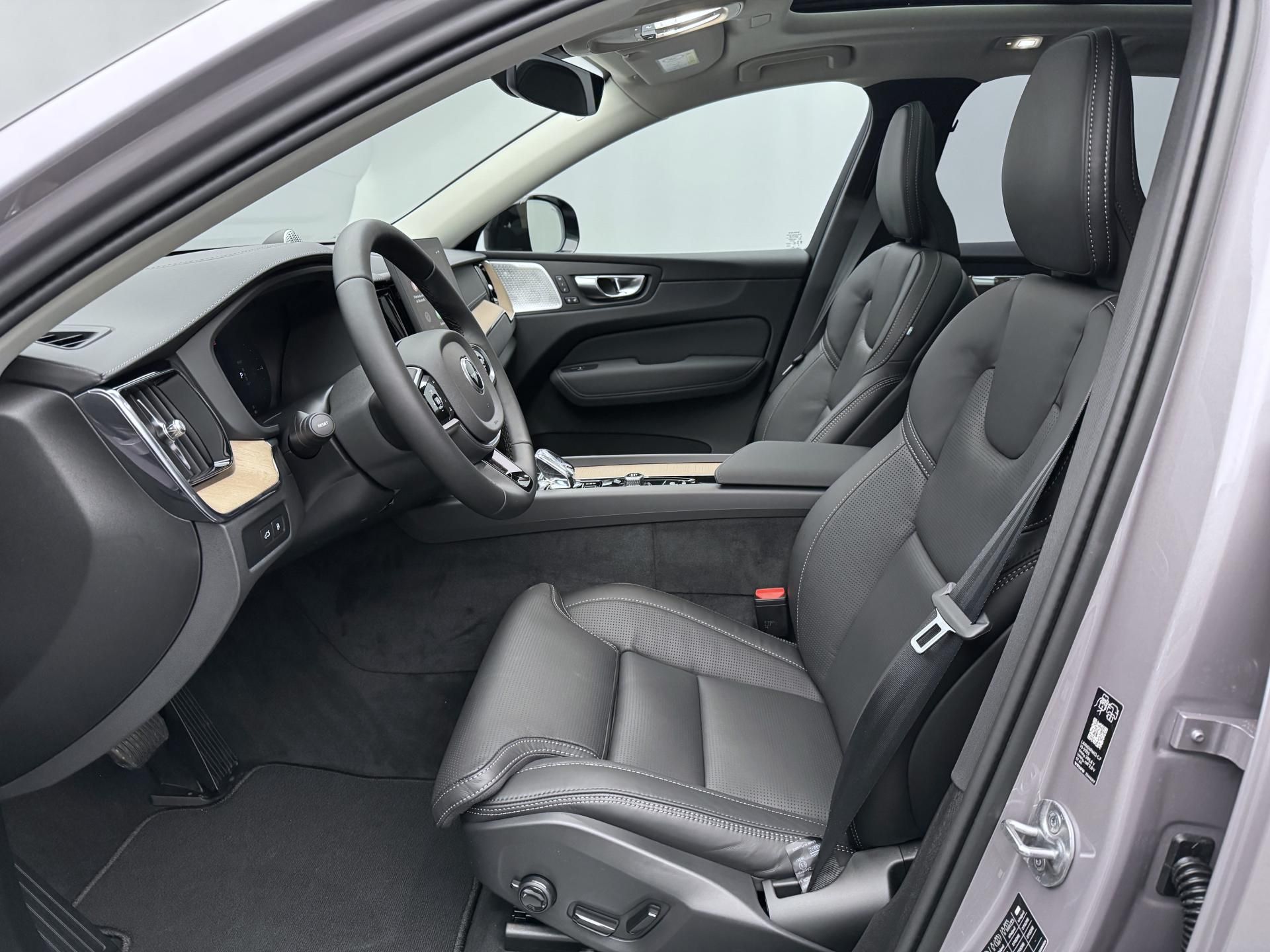 Volvo XC60, T6 AWD AUT DARK ULTRA - fotka 3