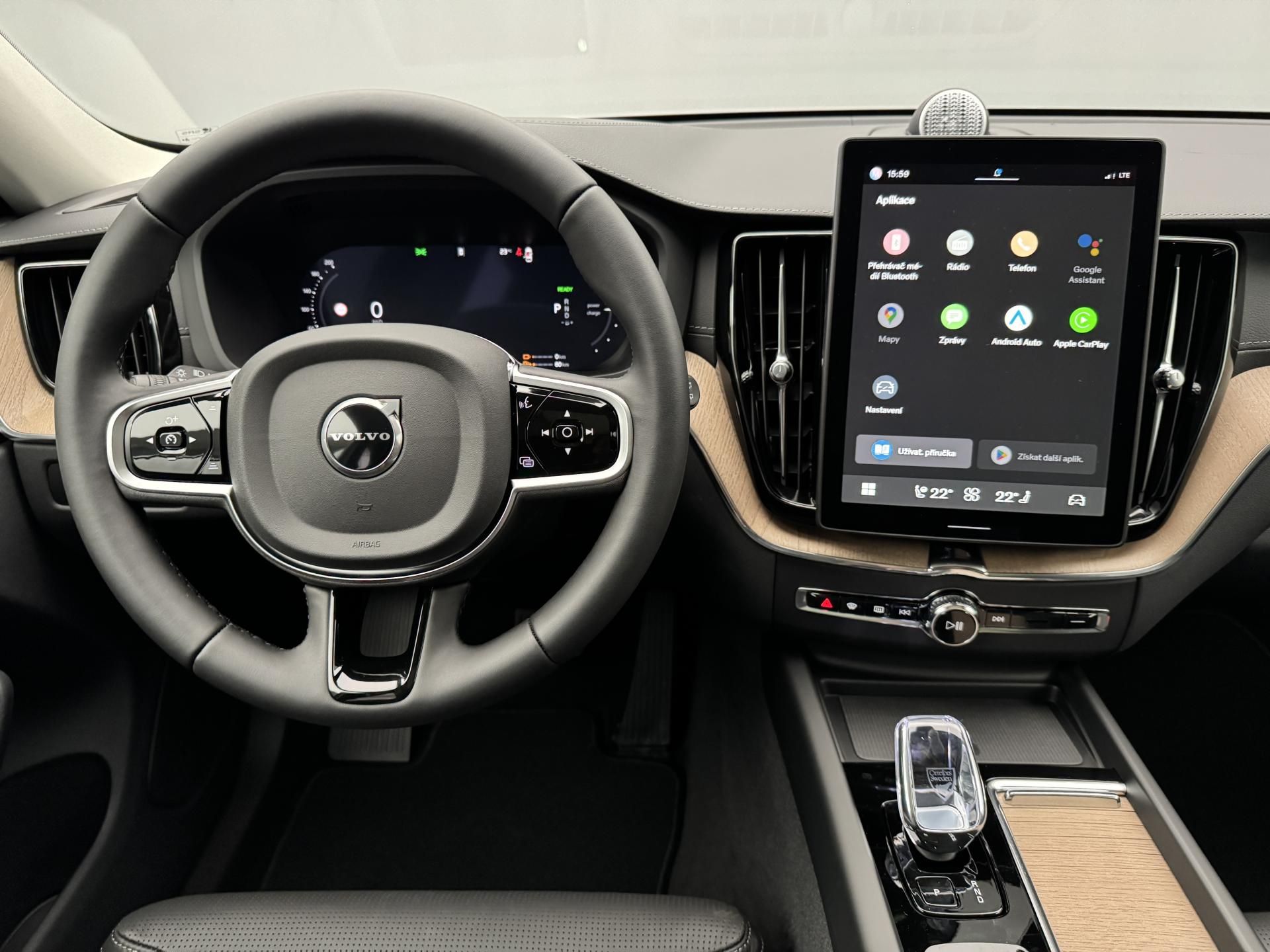 Volvo XC60, T6 AWD AUT DARK ULTRA - fotka 4
