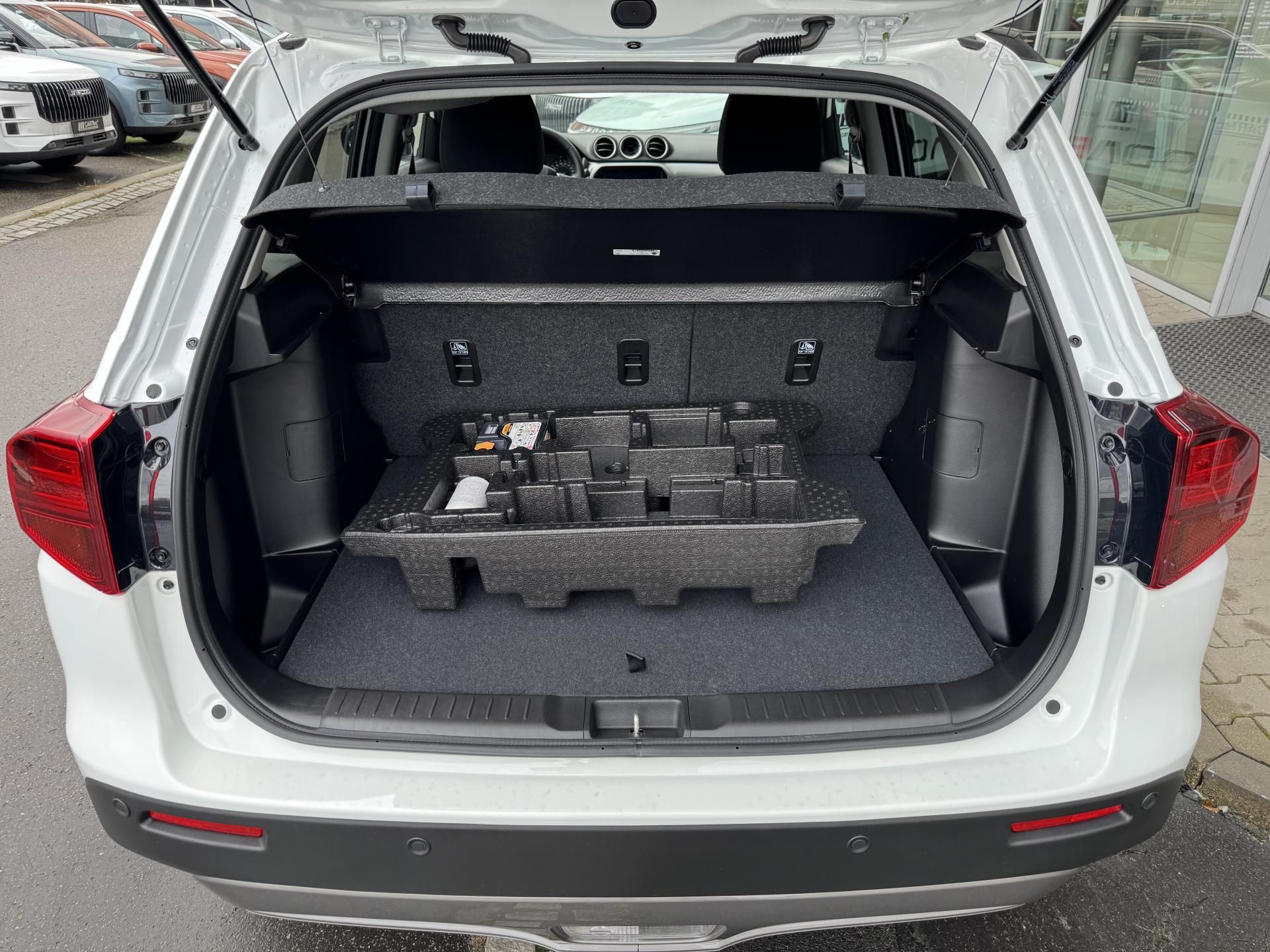 Suzuki Vitara, 1,4 Premium AT Hybrid - fotka 6