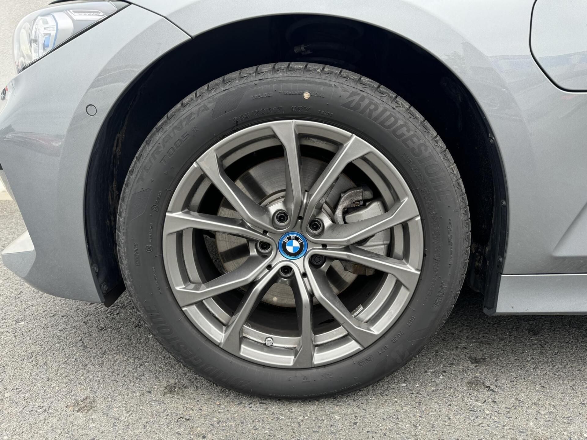 BMW Řada 3, 330e xDrive Sedan - fotka 6