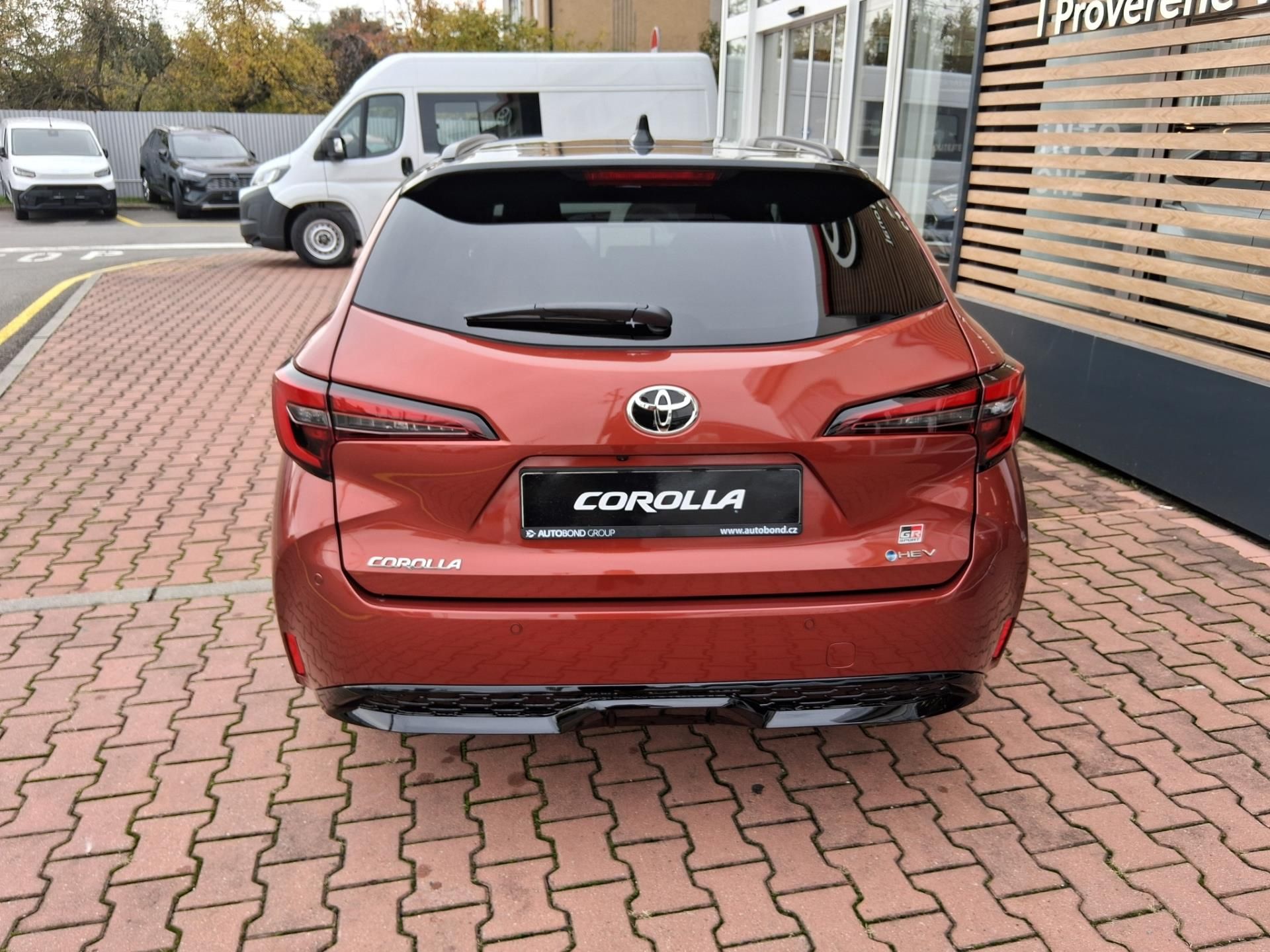 Toyota Corolla, 1,8 HEV GR SPORT - fotka 5