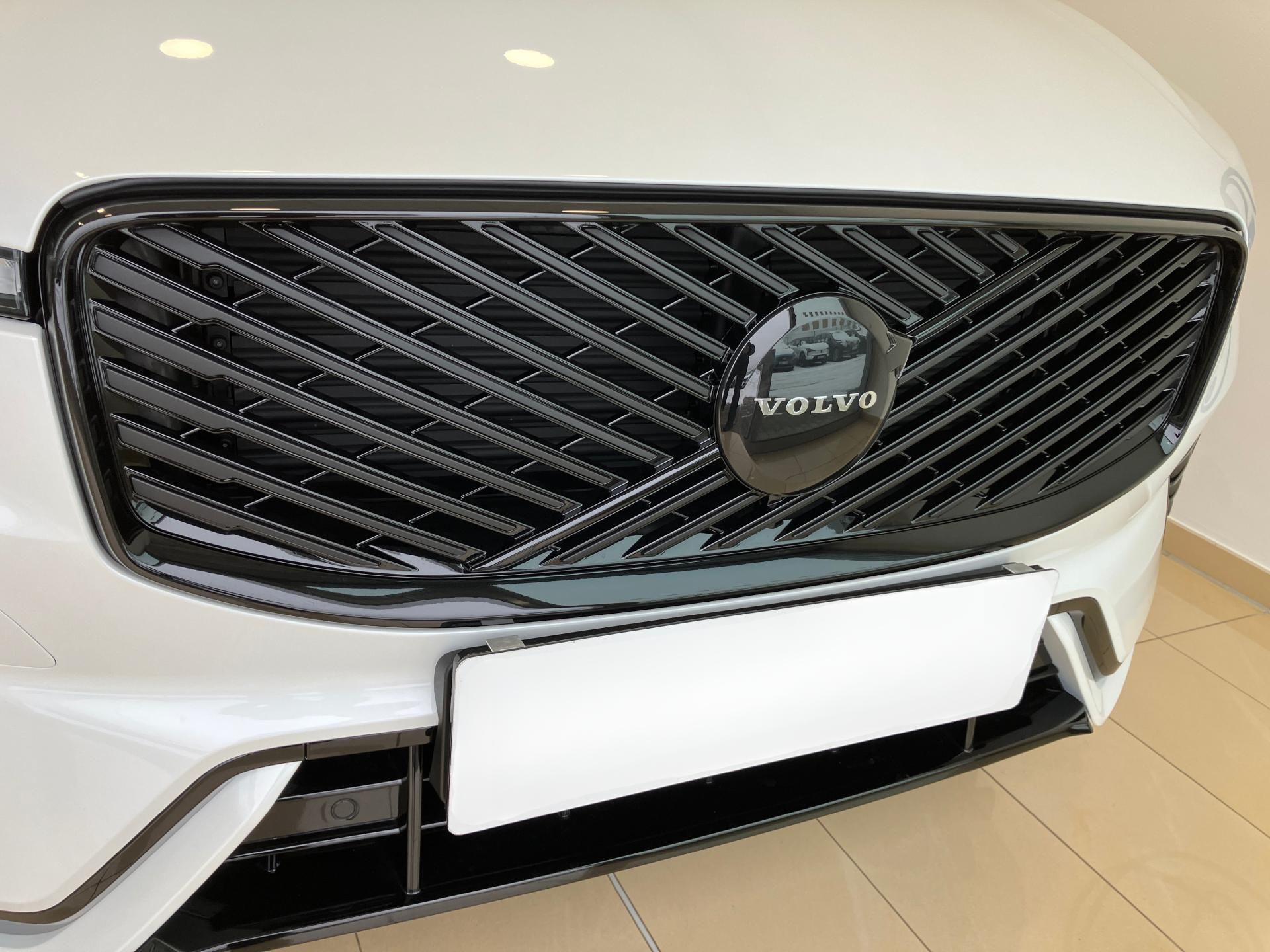 Volvo XC60, T6 AWD Black Edition Plus AT8 - fotka 3