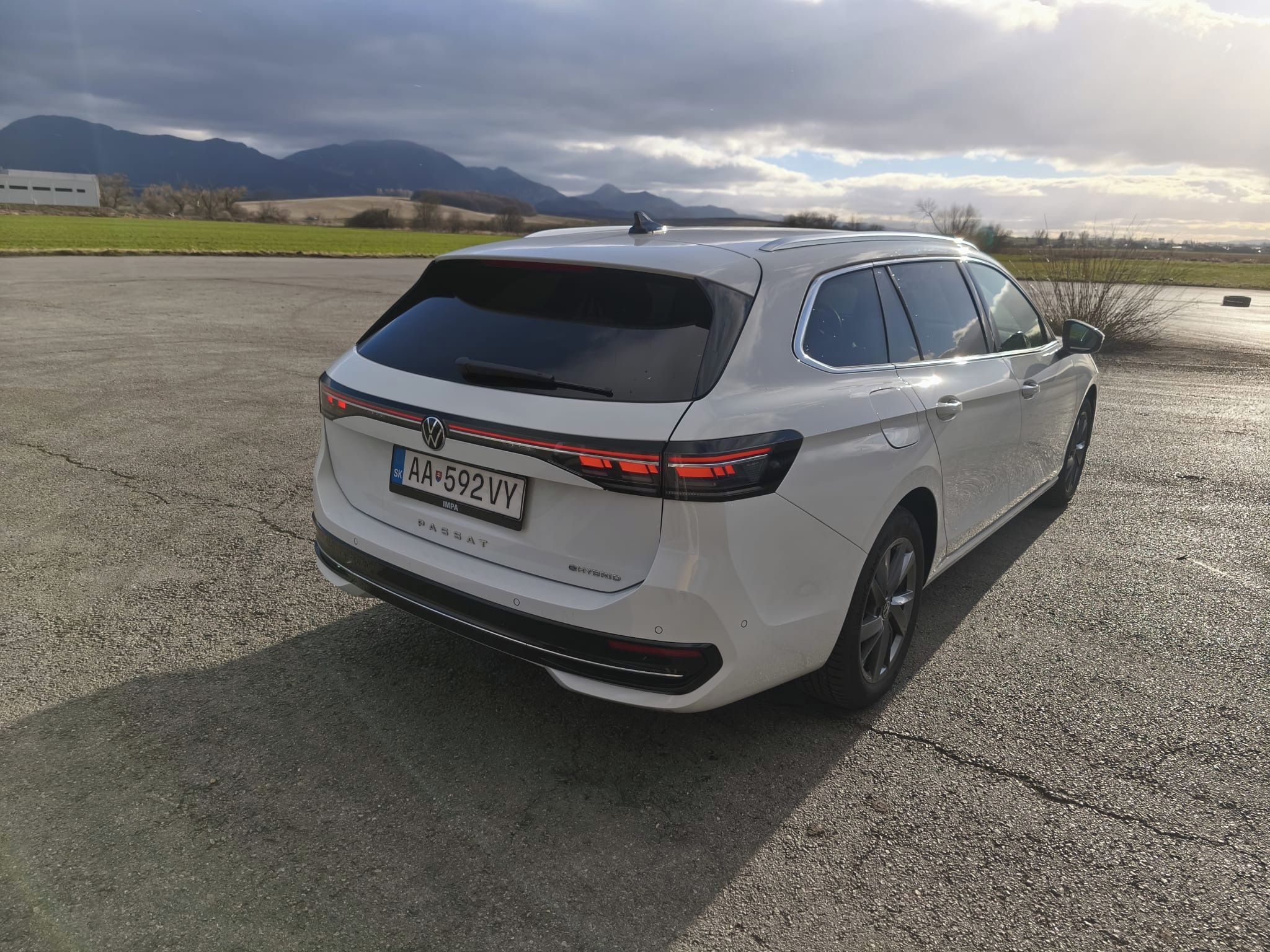 Volkswagen Passat, Variant Elegance eHybrid 2025 - fotka 5