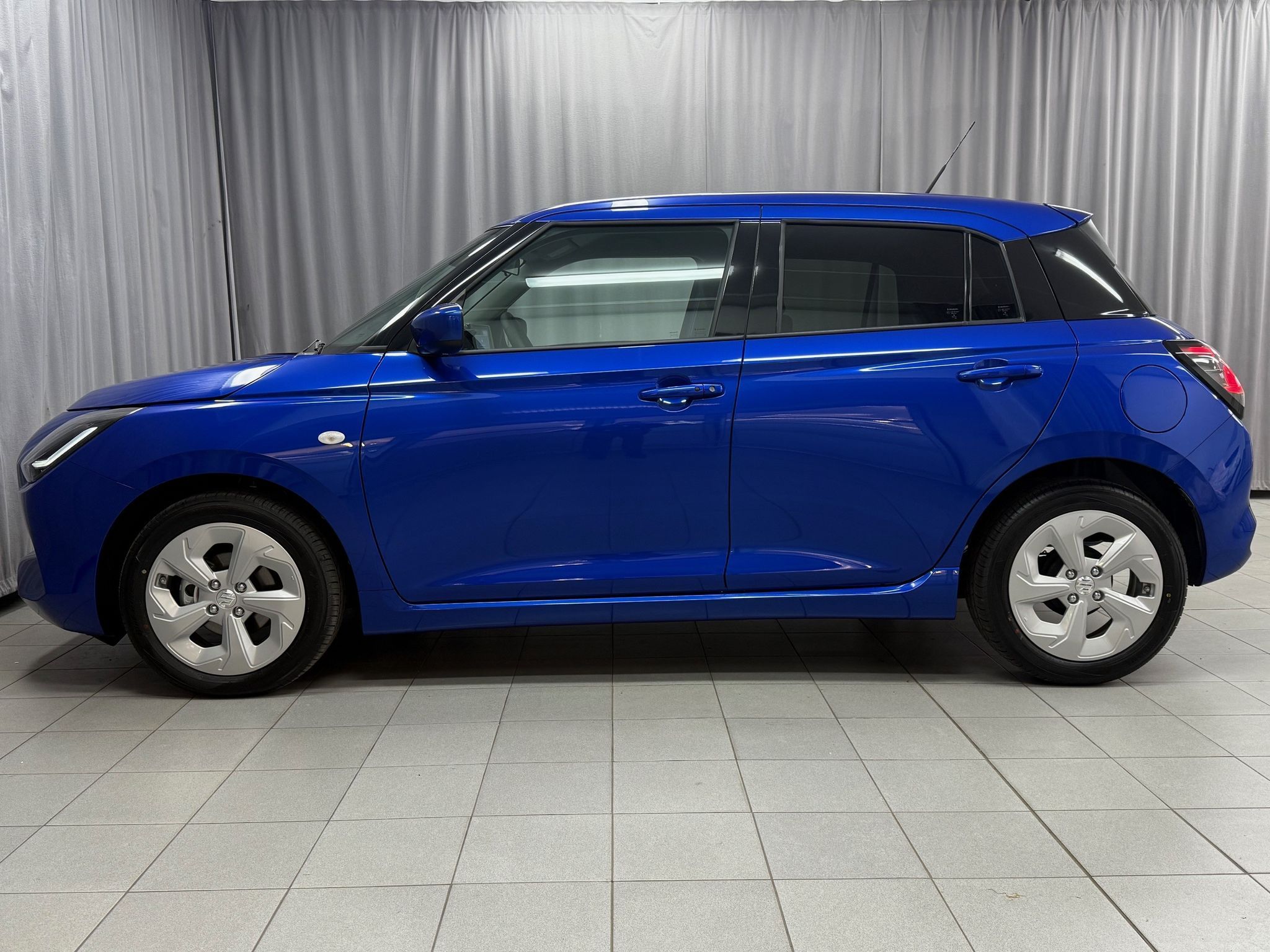 Suzuki Swift, 1,2 Prem.AT -k odběru IHNED - fotka 5