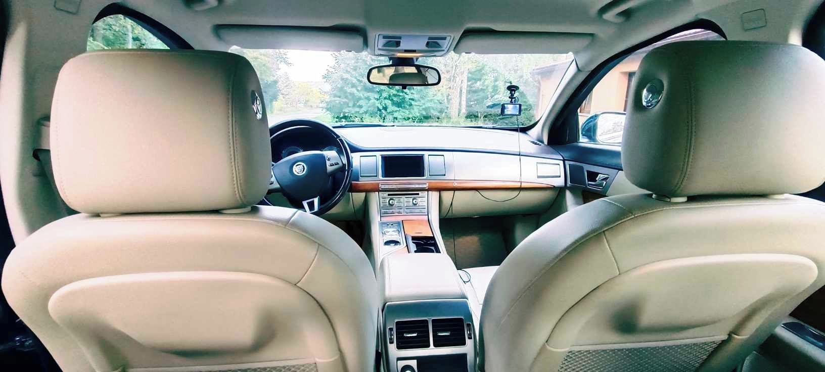 Jaguar XF, 3,0 V6D 155kW - fotka 4