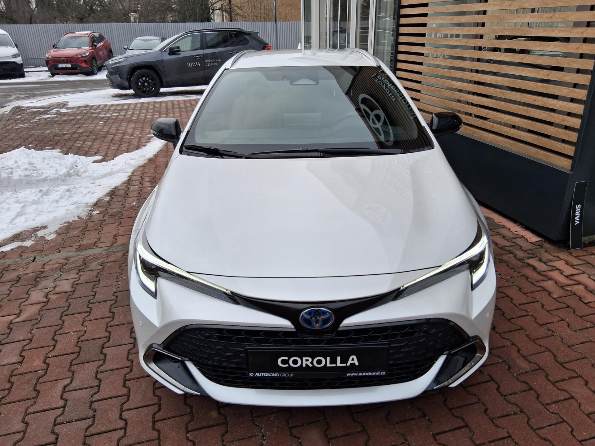 Toyota Corolla, 1,8 HEV STYLE - fotka 2