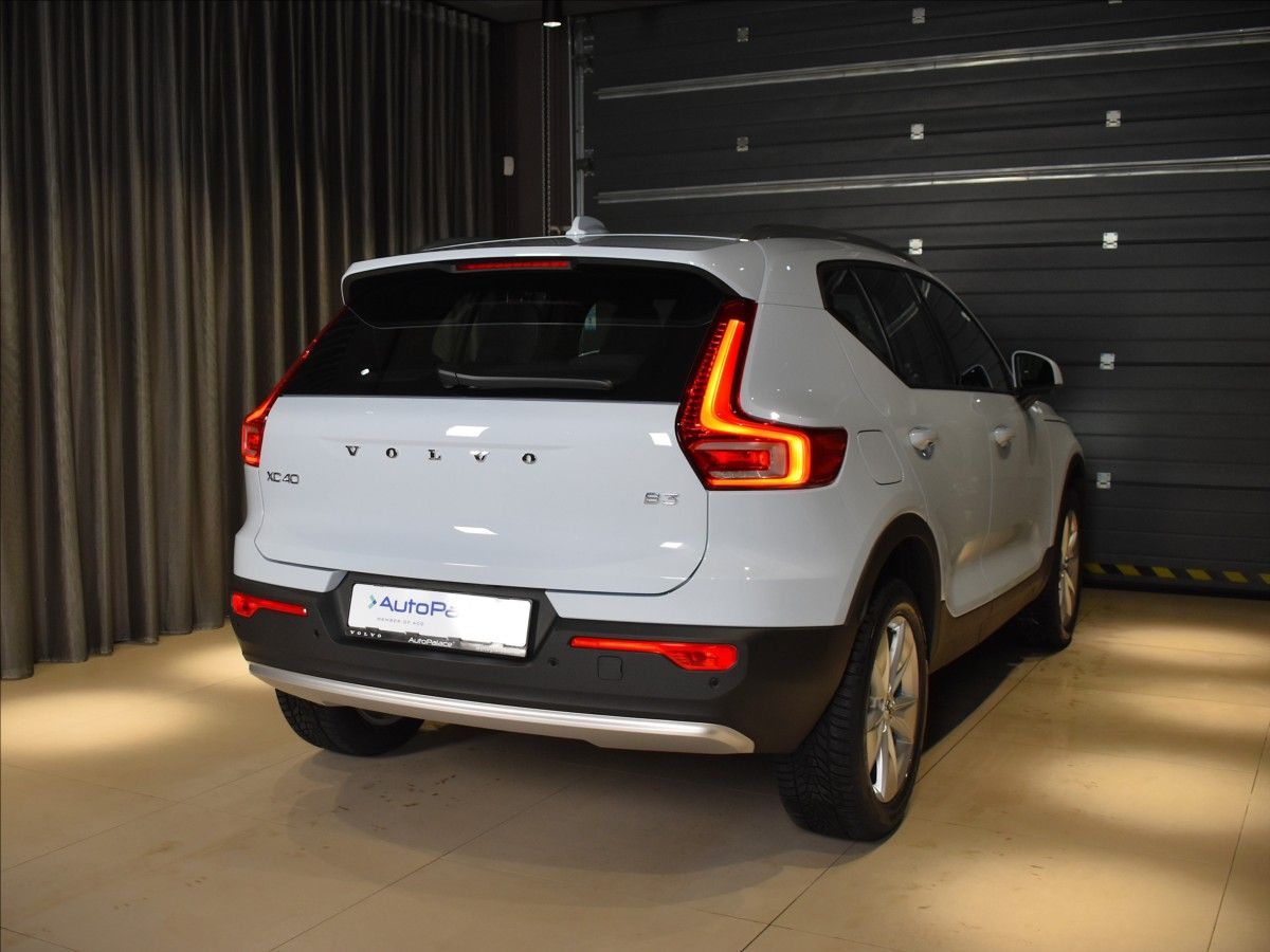 Volvo XC40, 2,0 B3  Core - fotka 4