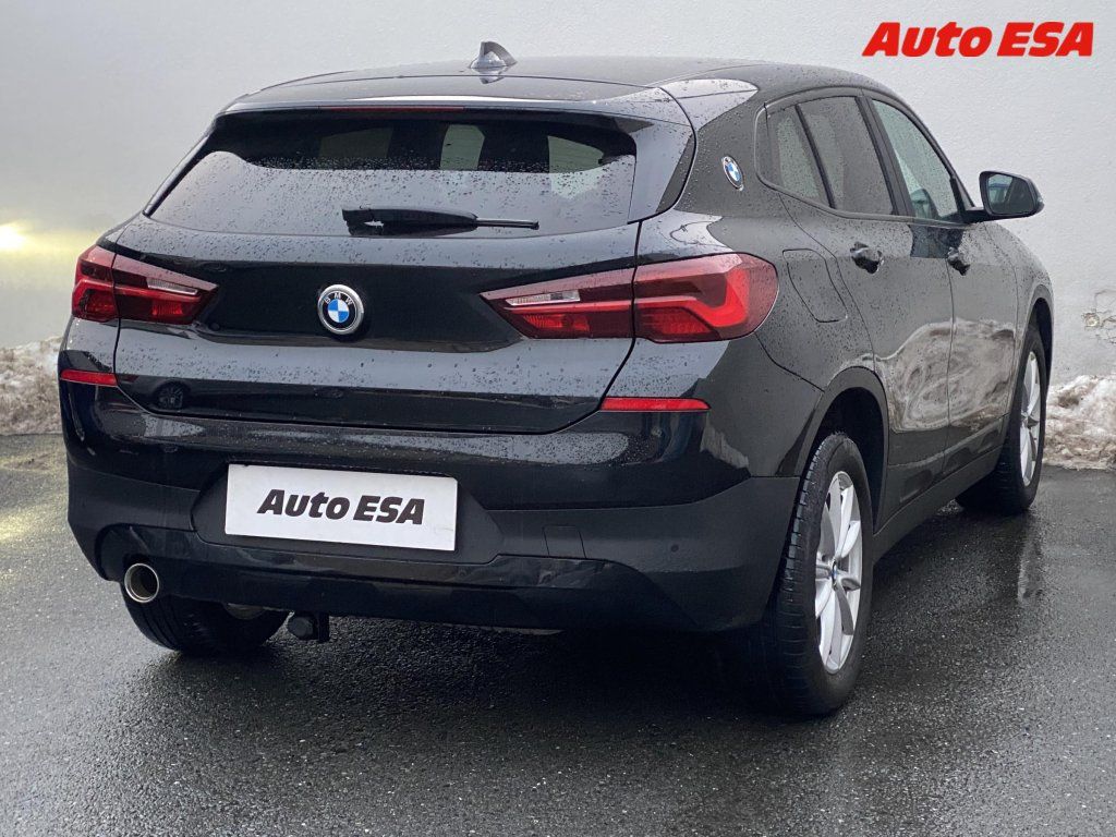 BMW X2, 1.5T sDrive18i,LED,navi - fotka 4