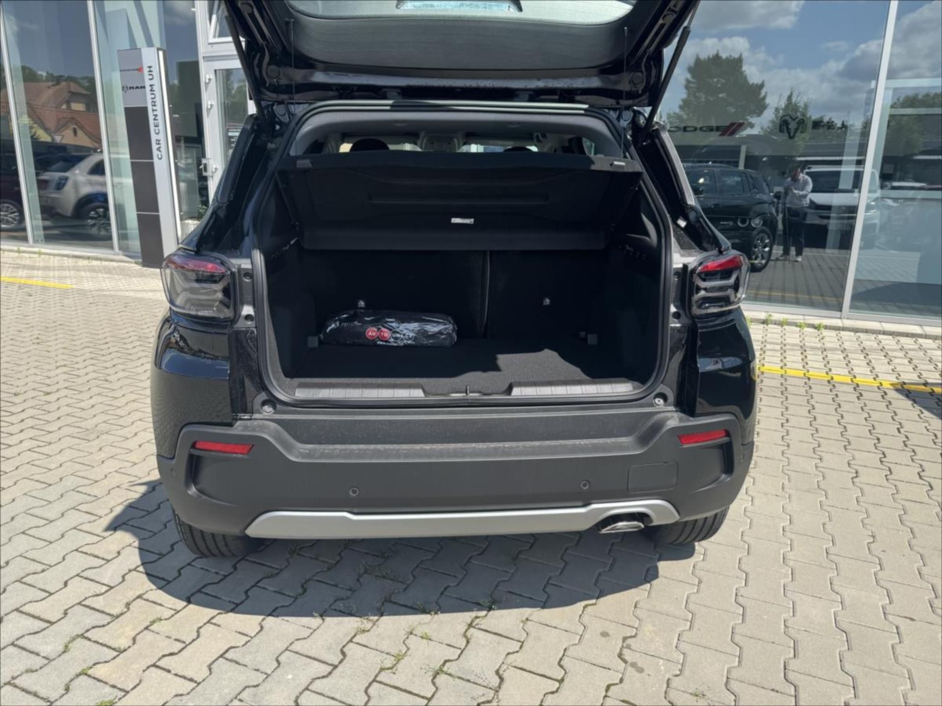 Jeep Avenger, 1,2 Turbo e-Hybrid  Altitude - fotka 6