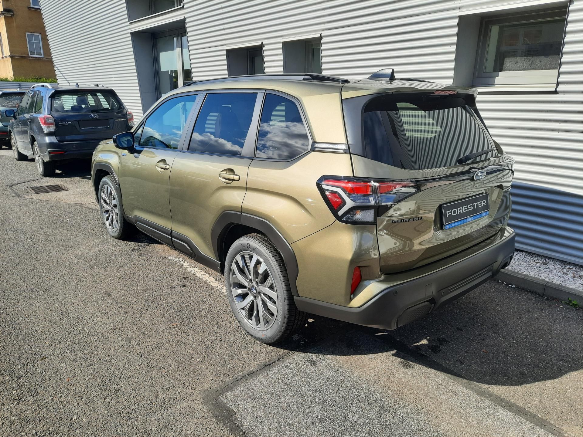 Subaru Forester, NOVÝ FORESTER 2,0i TOURING - fotka 4
