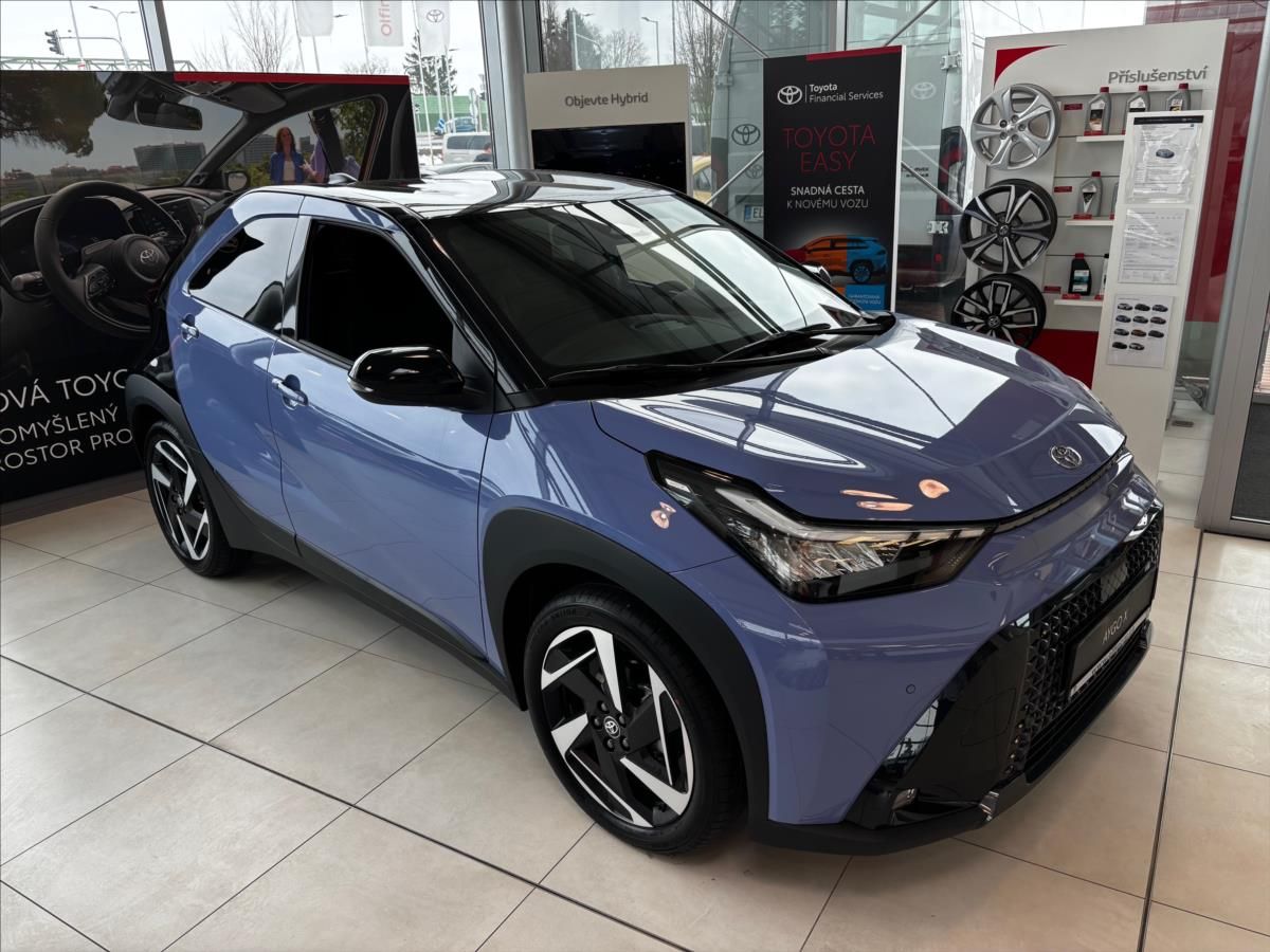 Toyota Aygo, 1,5 HEV Executive - fotka 3