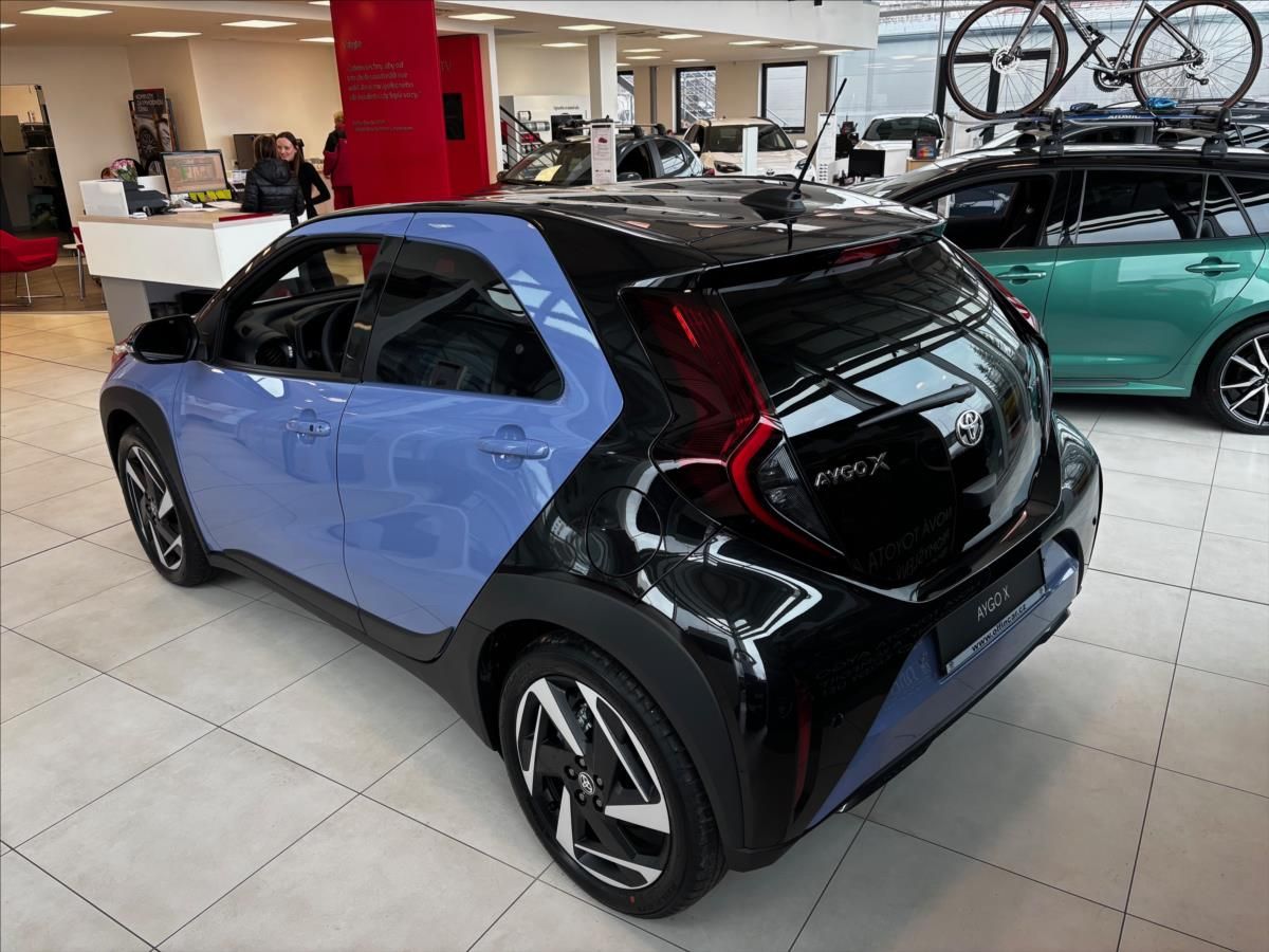 Toyota Aygo, 1,5 HEV Executive - fotka 5