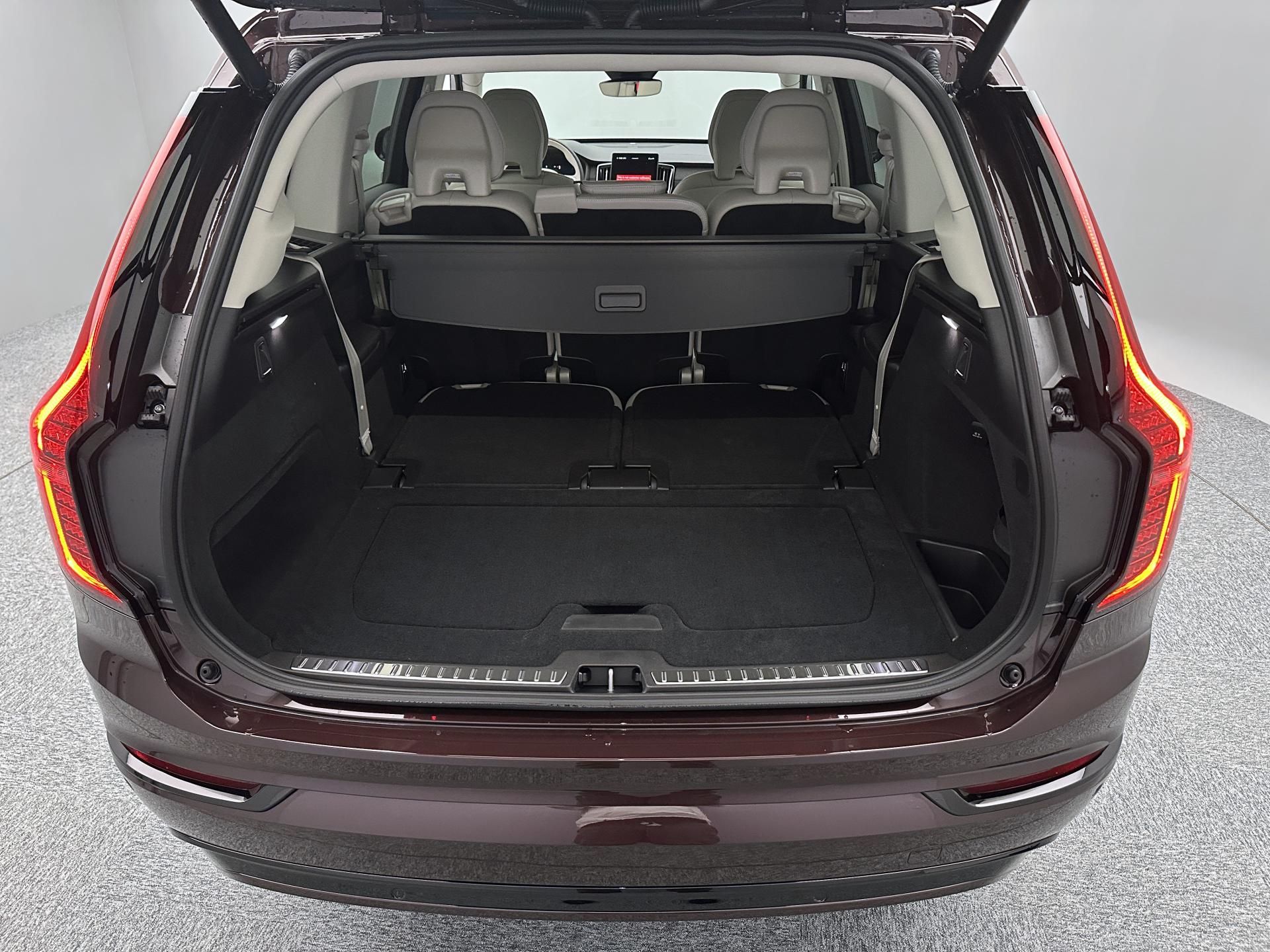Volvo XC90, B5 AWD AUT DARK PLUS 7 míst - fotka 6