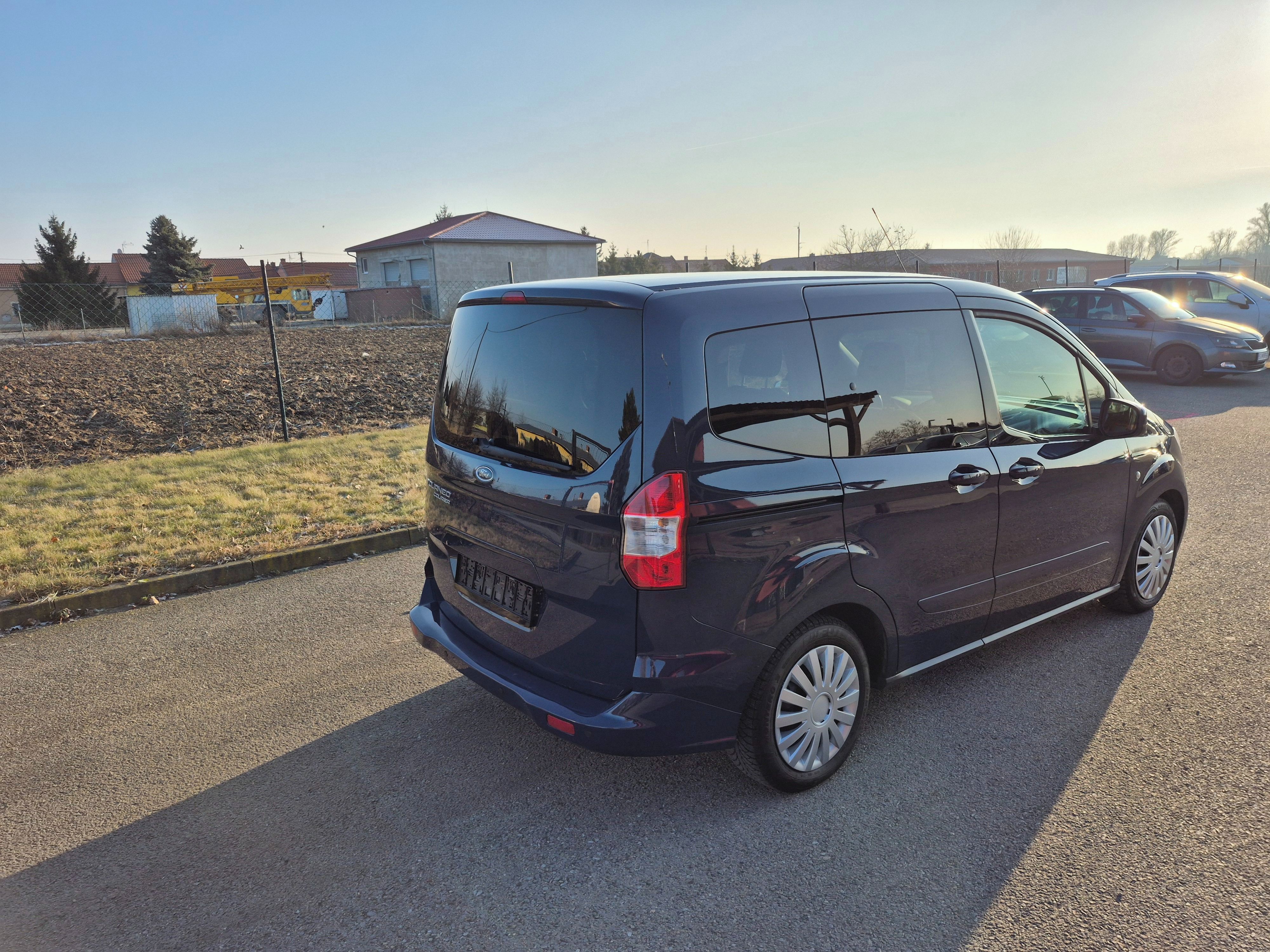 Ford Tourneo Courier, 1.5TDCI, 55kW, 1.maj, serviska - fotka 6