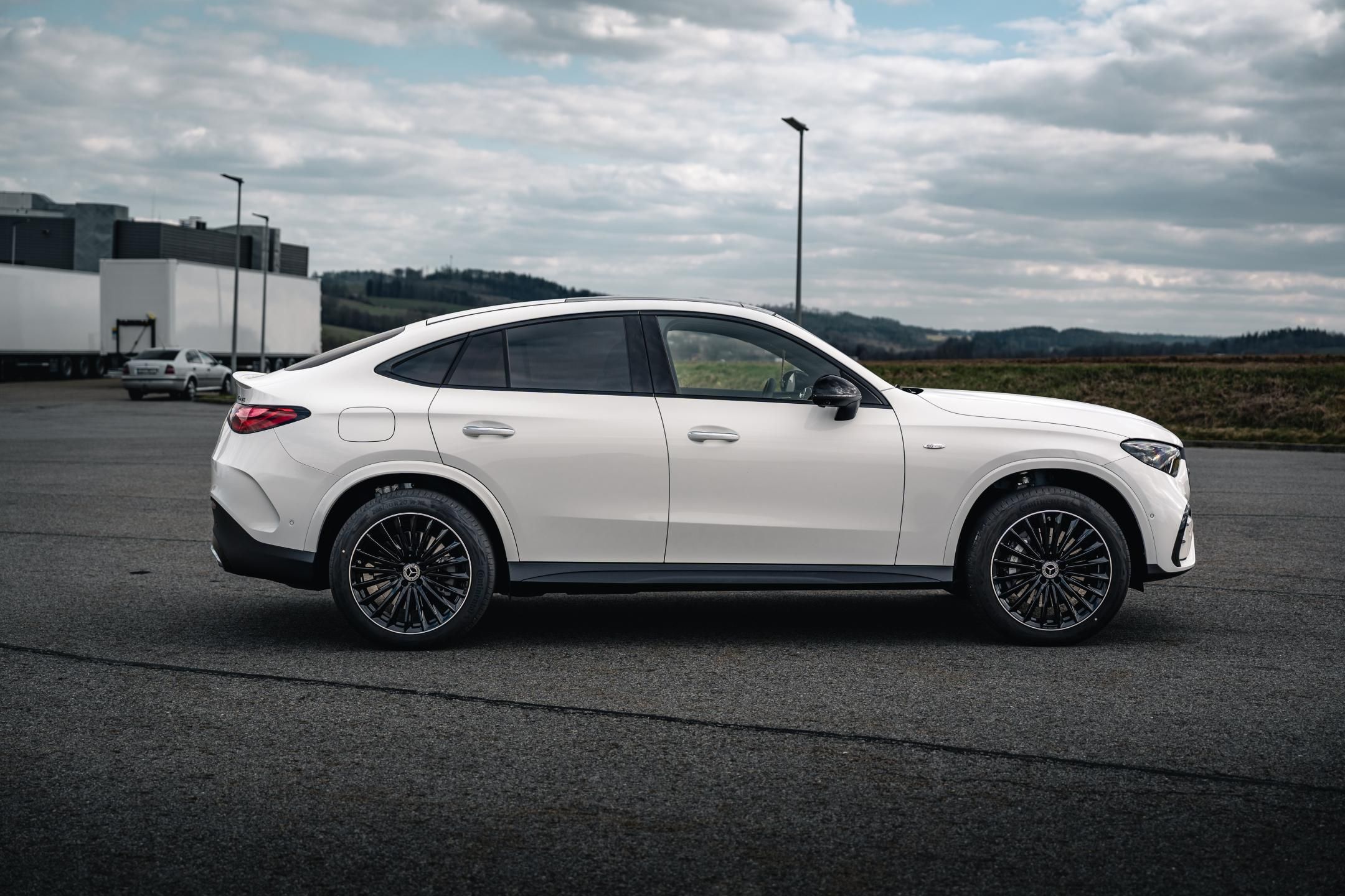 Mercedes-Benz GLC, 300 de kupé AMG Premium - fotka 5