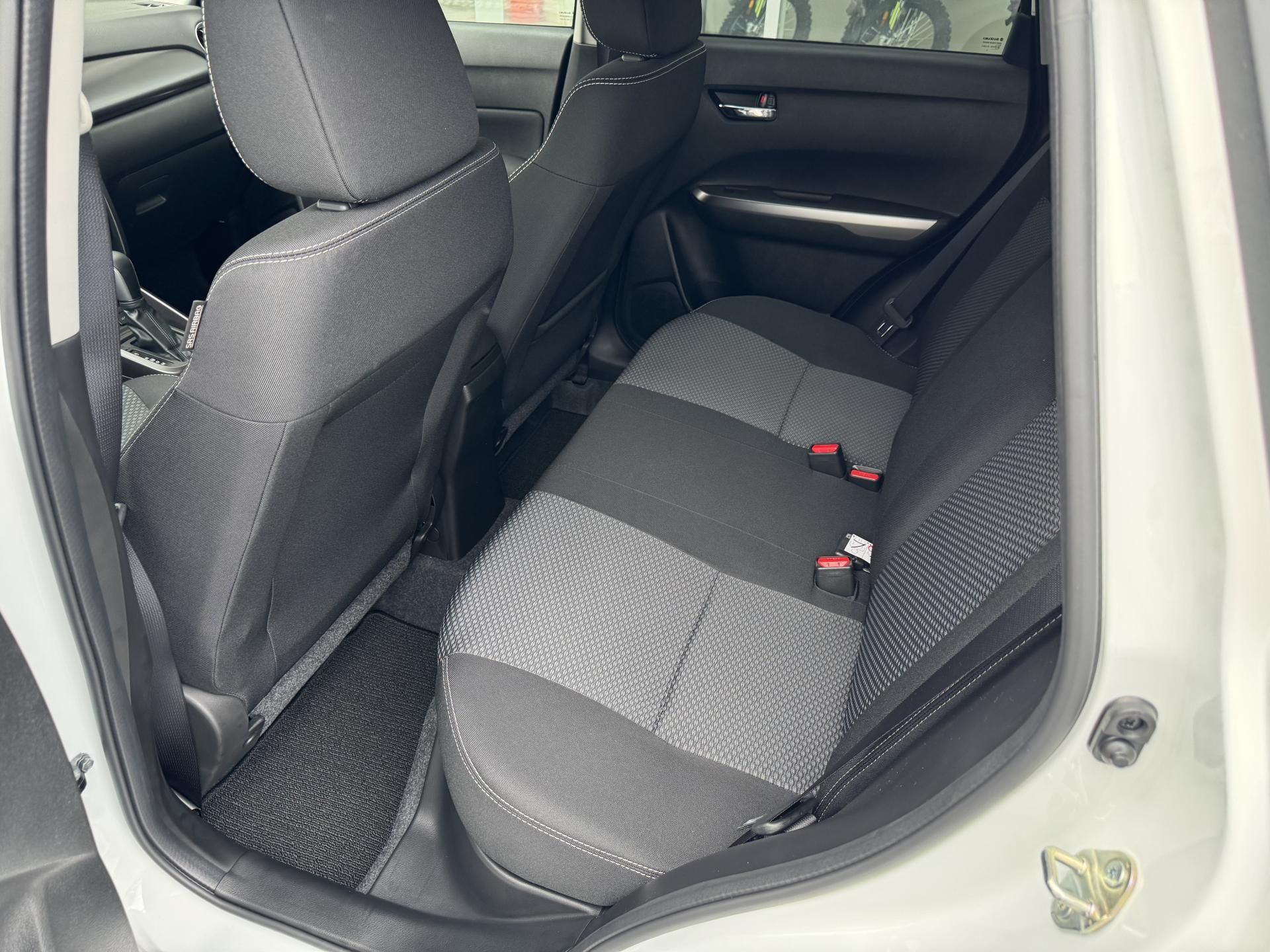 Suzuki Vitara, 1,4 Premium AT Hybrid - fotka 5