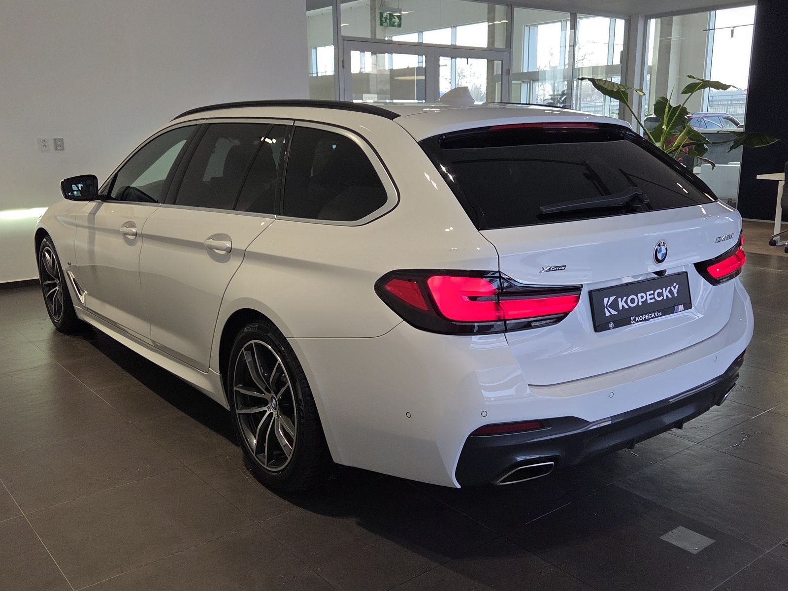 BMW Řada 5, 540d xDrive Touring M Sport - fotka 4