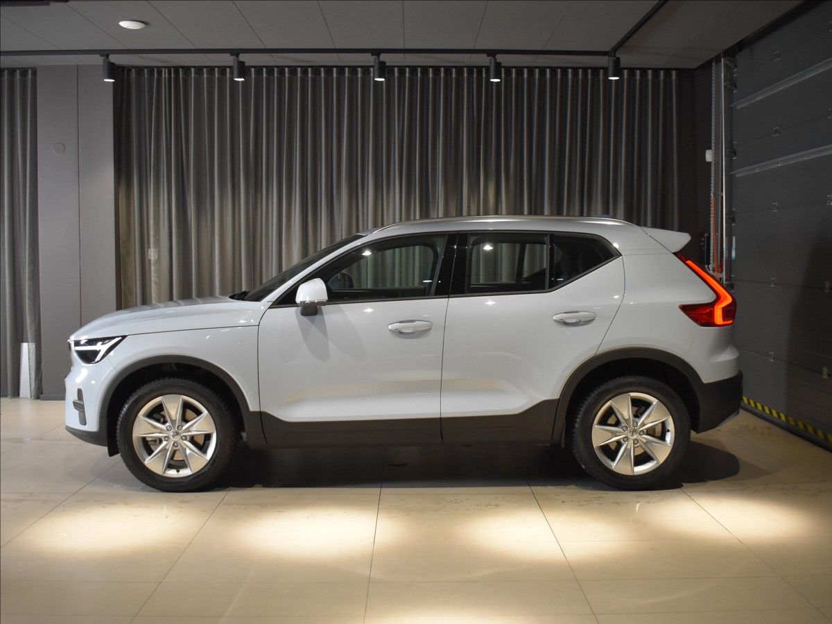 Volvo XC40, 2,0 B3  Core - fotka 2