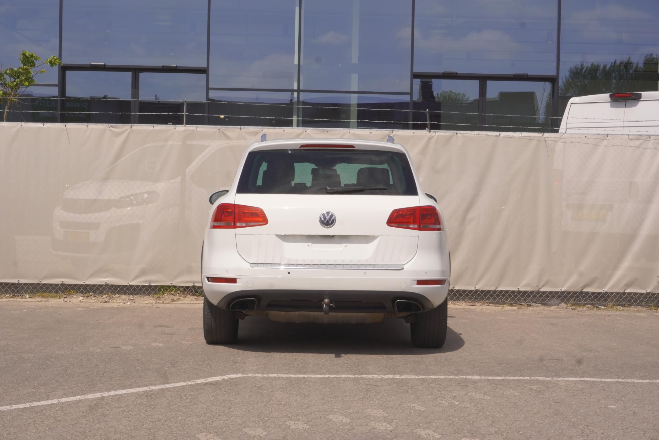Volkswagen Touareg, 3,6 V6 FSI  4x4 KŮŽE - fotka 3