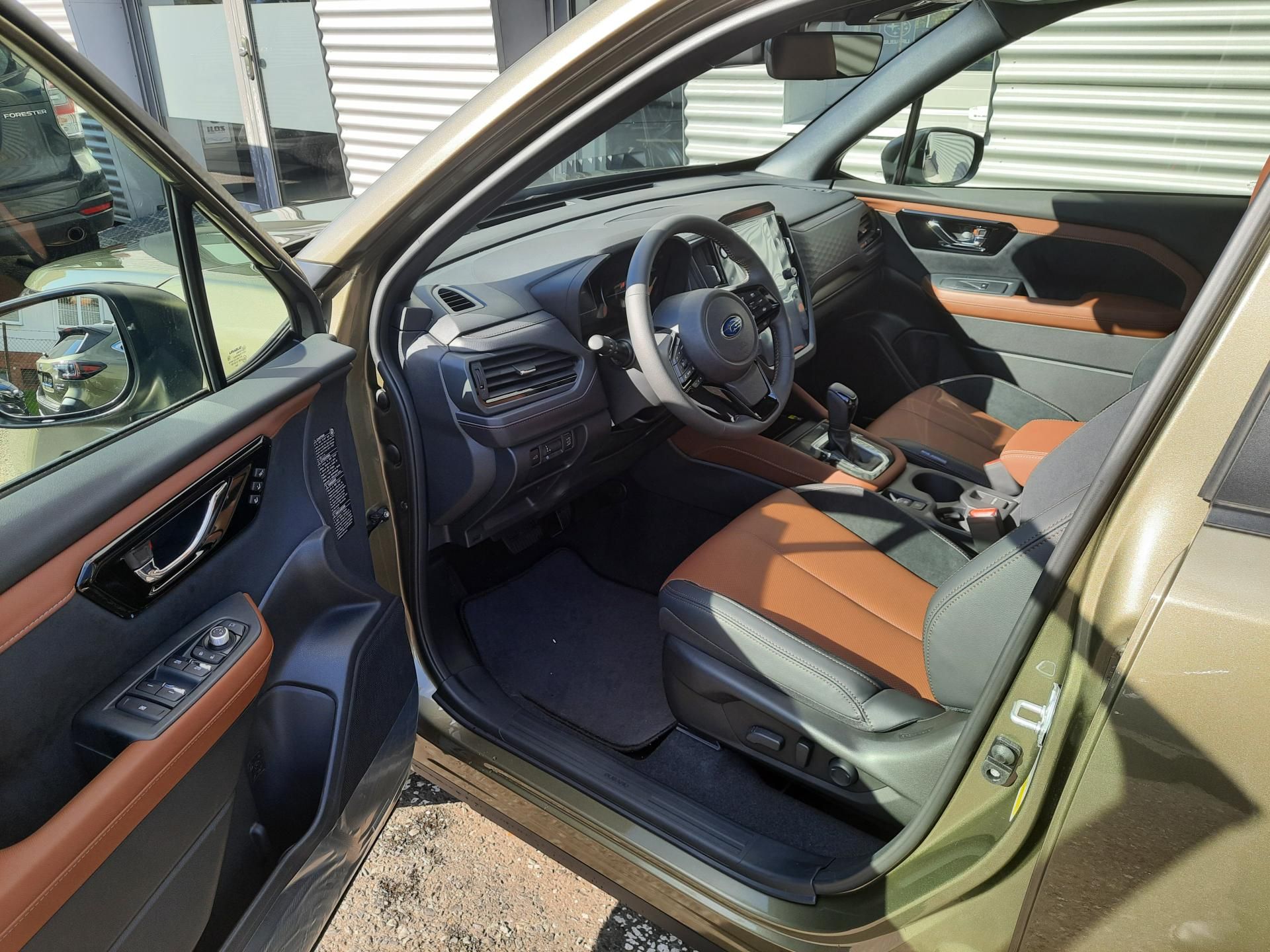 Subaru Forester, NOVÝ FORESTER 2,0i TOURING - fotka 6