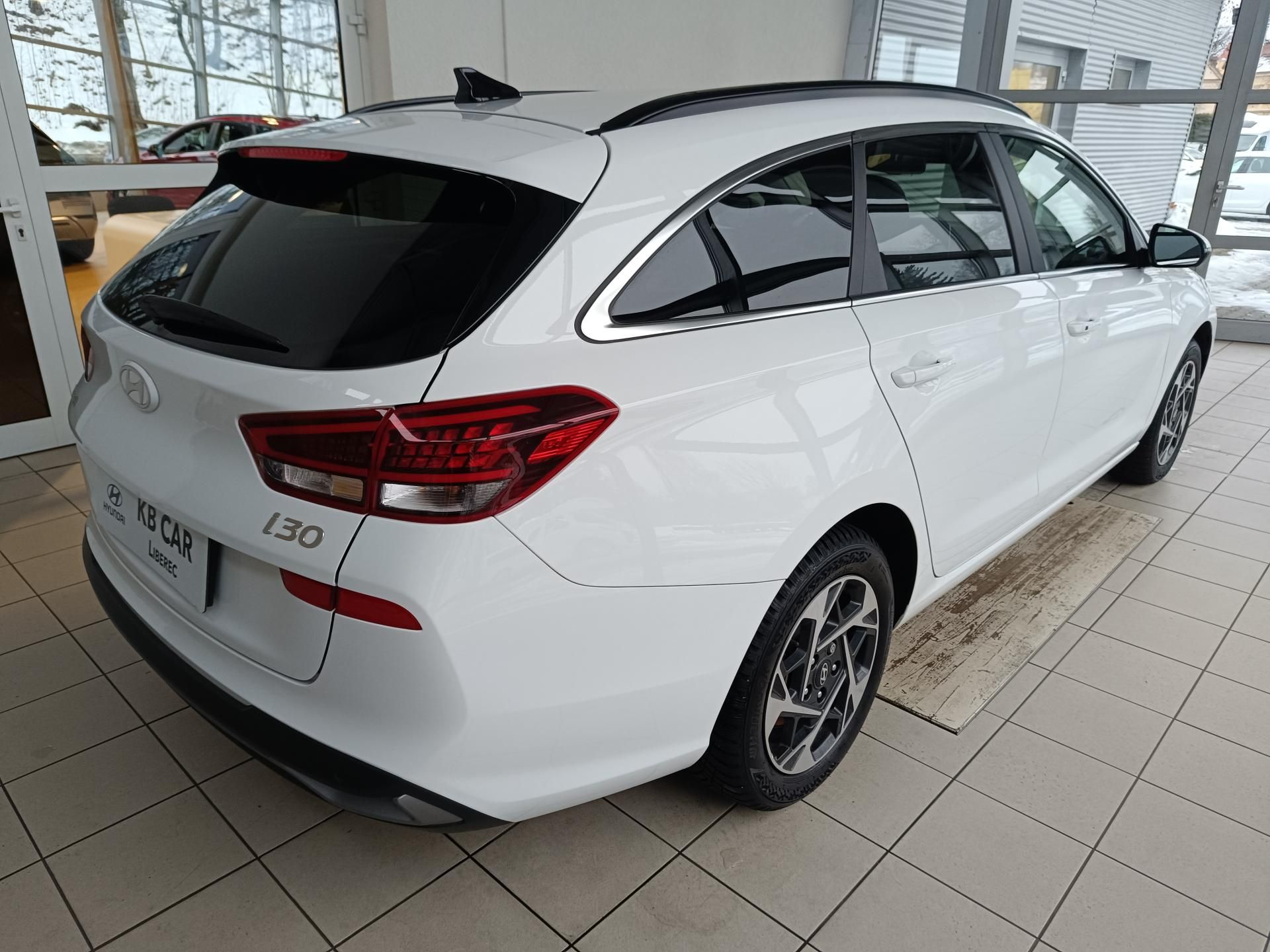 Hyundai i30, 1.5 DPI 71kW STYLE MT - fotka 4