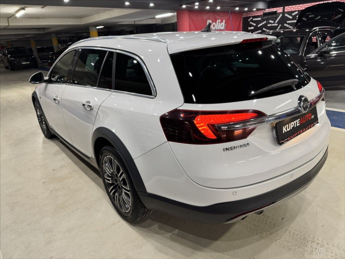 Opel Insignia, 2,0 CDI  CountryTourer - fotka 3
