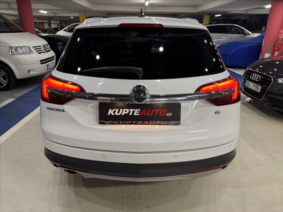 Opel Insignia, 2,0 CDI  CountryTourer - fotka 4